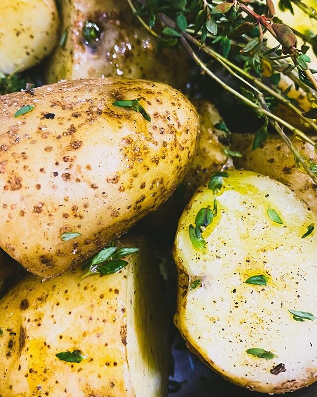 Simple tings.
.
.
Recipe Ingredients:
Potato, Peppatree All Tings Spice, olive oil, fresh thyme.
.
Directions:
Par boil potatoes.  Toss with the remaining ingredients.  BBQ or pan fry.
.
#recipe #jamaica #potato #delicious #thepeppatree