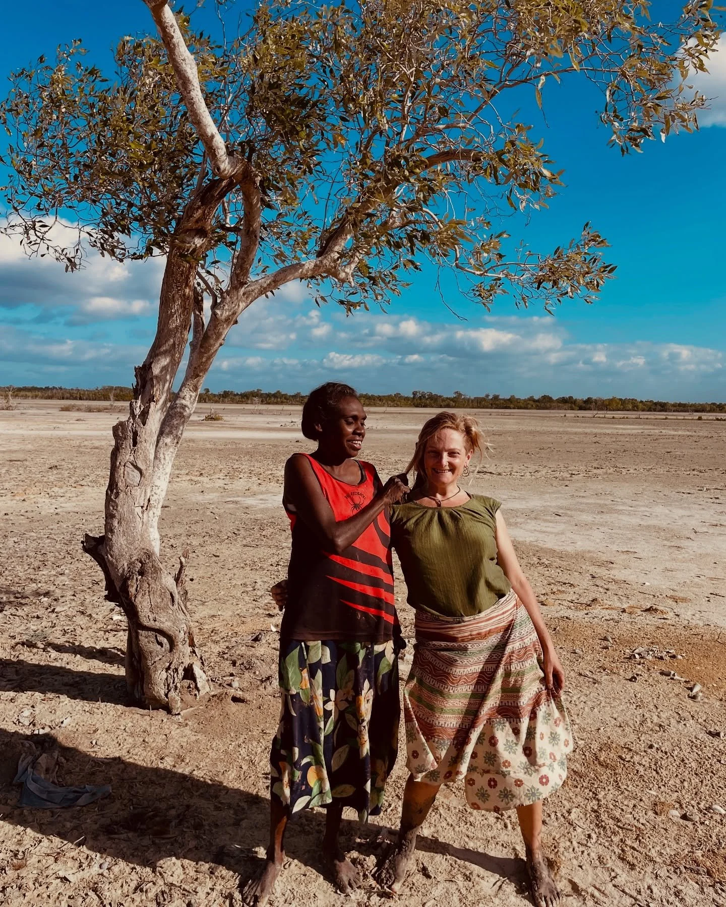 Now (well 2024) and then (2017) - same spot, same us, and even for me same skirt (slow fashion victim) &hellip;.7 years of beautiful journeys with my Gutherra and a few more shots from Mapuru. 

The chance to join this annual adventure into connectio