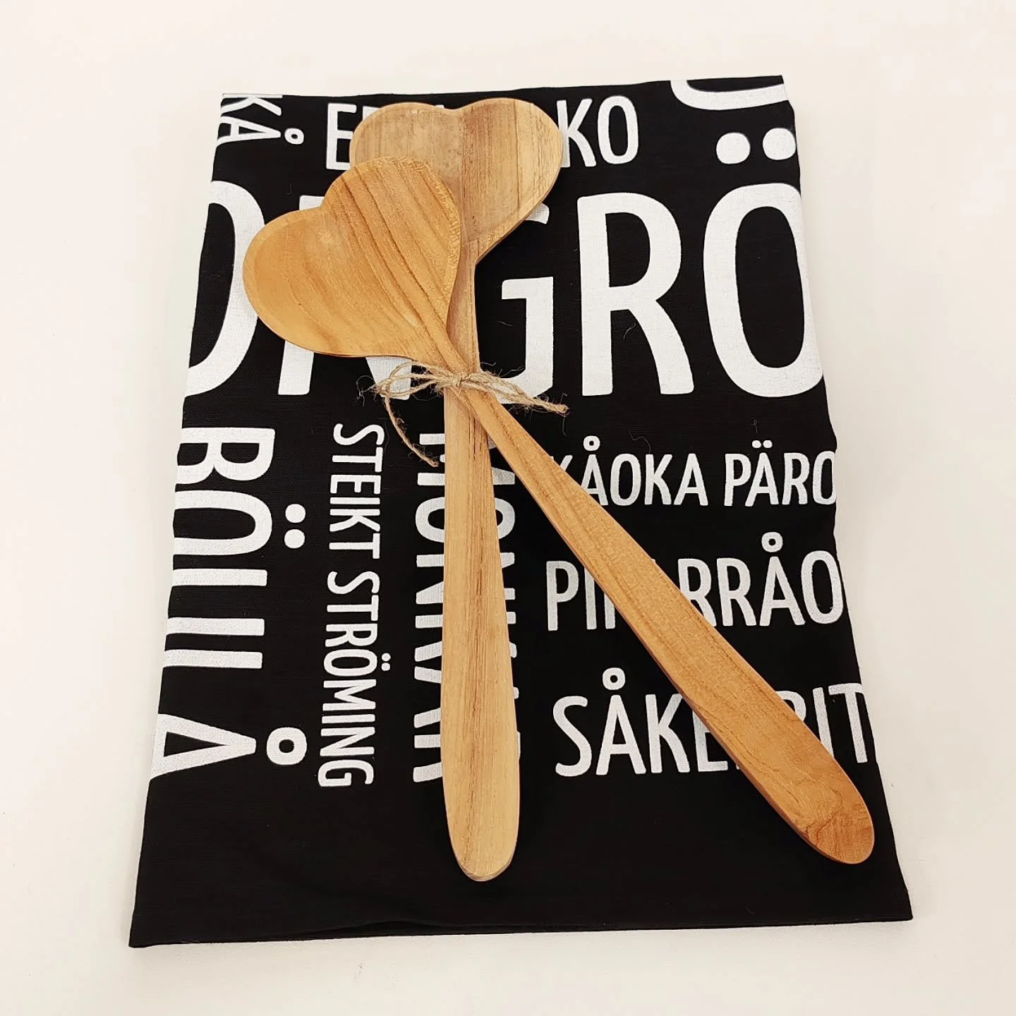 Julklappar till f&ouml;retag ✨ Vi skr&auml;ddarsyr g&aring;vorna enligt era &ouml;nskem&aring;l. Ta kontakt, s&aring; ger vi f&ouml;rslag och fixar klapparna till er.

Joululahjat yrityksille ✨ Ottakaa yhteytt&auml;, niin annamme ehdotuksia ja hoidam