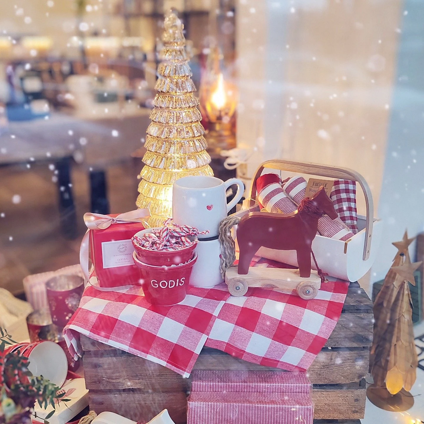 10.12-23.12

&Ouml;ppeth&aring;llningstider/Aukioloajat

M&aring;/Ma  8 - 18
Ti  8 - 18
Ons/Ke  8 - 18
To  8 - 18
Fre/Pe  8 - 18
L&ouml;/La  10 - 15
S&ouml;/Su  12 - 15

#archipelagodesignshop