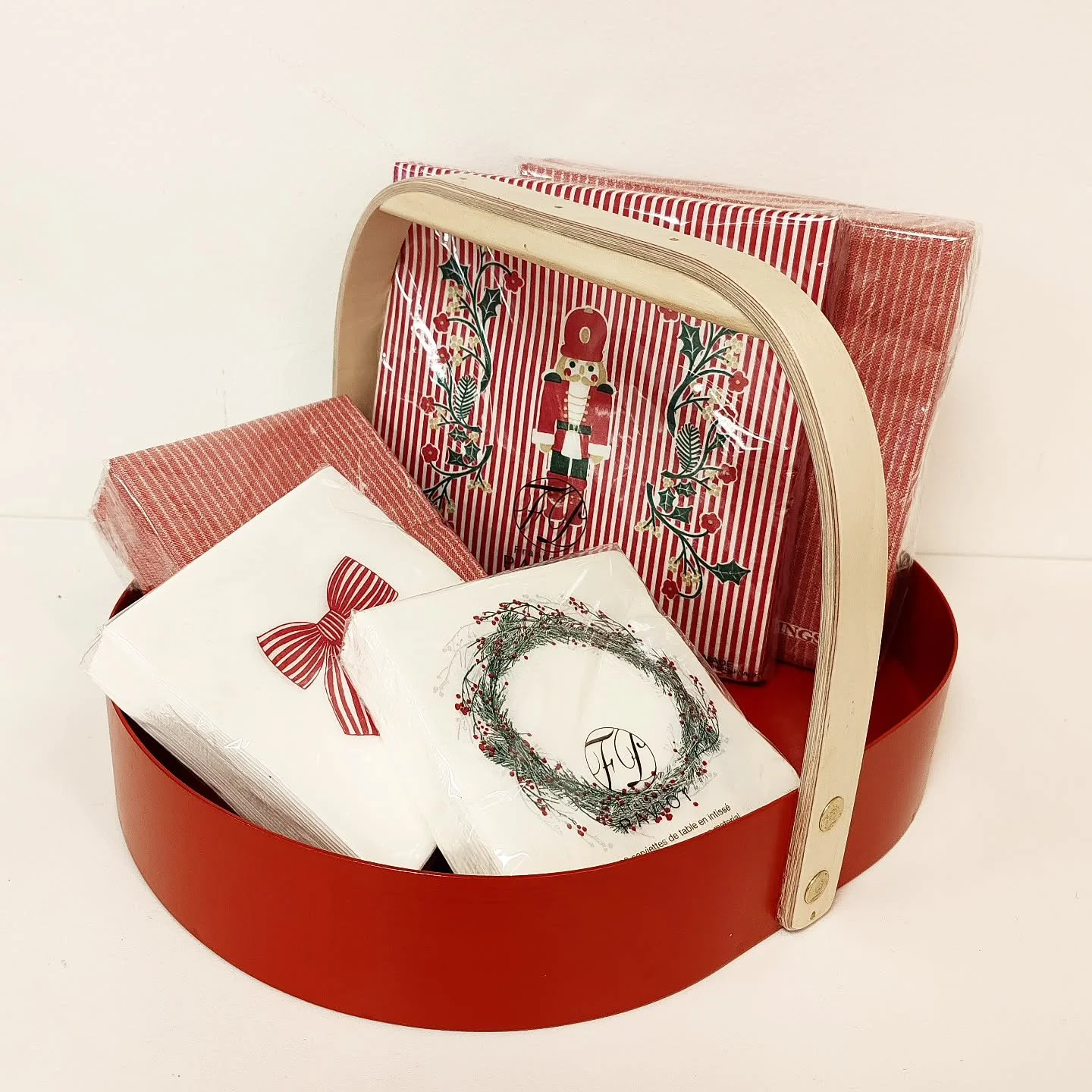 ❄️🎄✨🎀🎁
Bricka/Tarjotin 58&euro;

#archipelagodesignshop