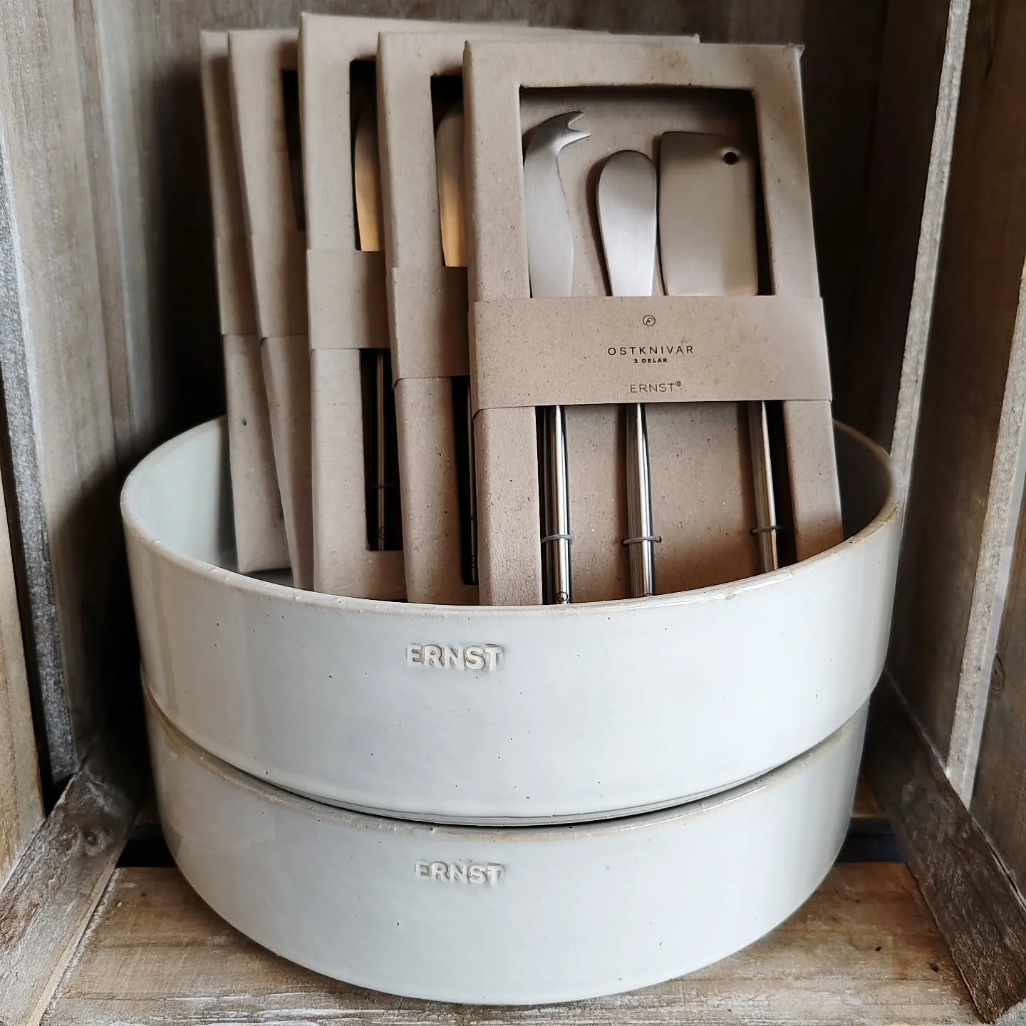 Ostknivar och pajform fr&aring;n @ernstform.se ☀️
#archipelagodesignshop