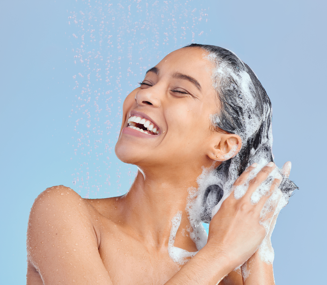 modelwithshampoo_1_36596351-b0a4-458c-ac32-78804d022bb4.png