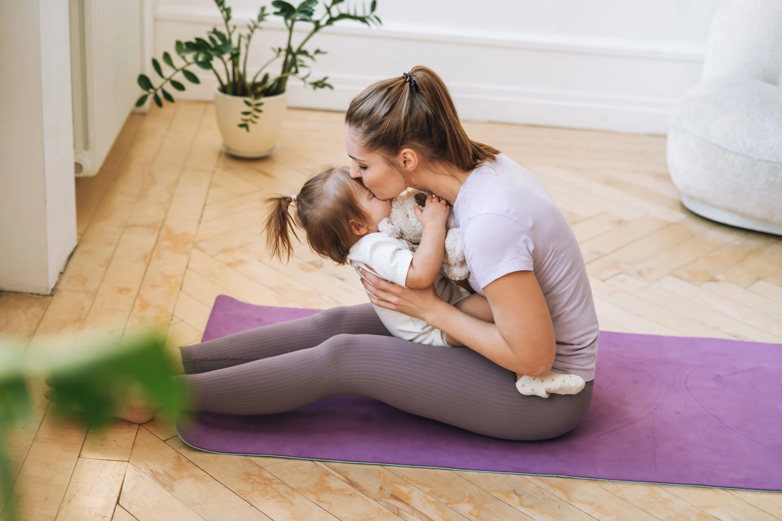 A Winter Space for Mothers and Babies to Breathe