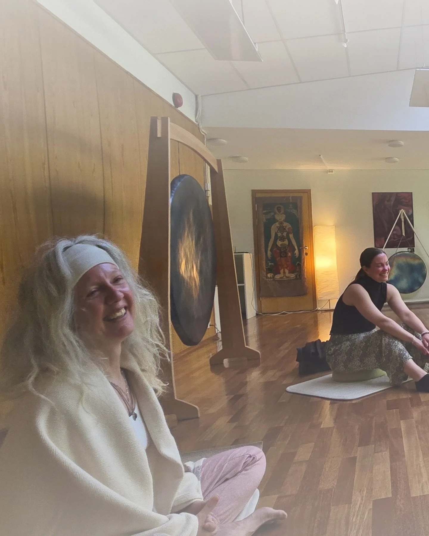 There are moments when sound becomes more than something you hear. 🌀✨ 
It becomes something you feel, something that settles the body and softens the mind.

On February 1, we invite you to 
a public Gong Ceremony at Northern Light Yoga. ✨

An immers