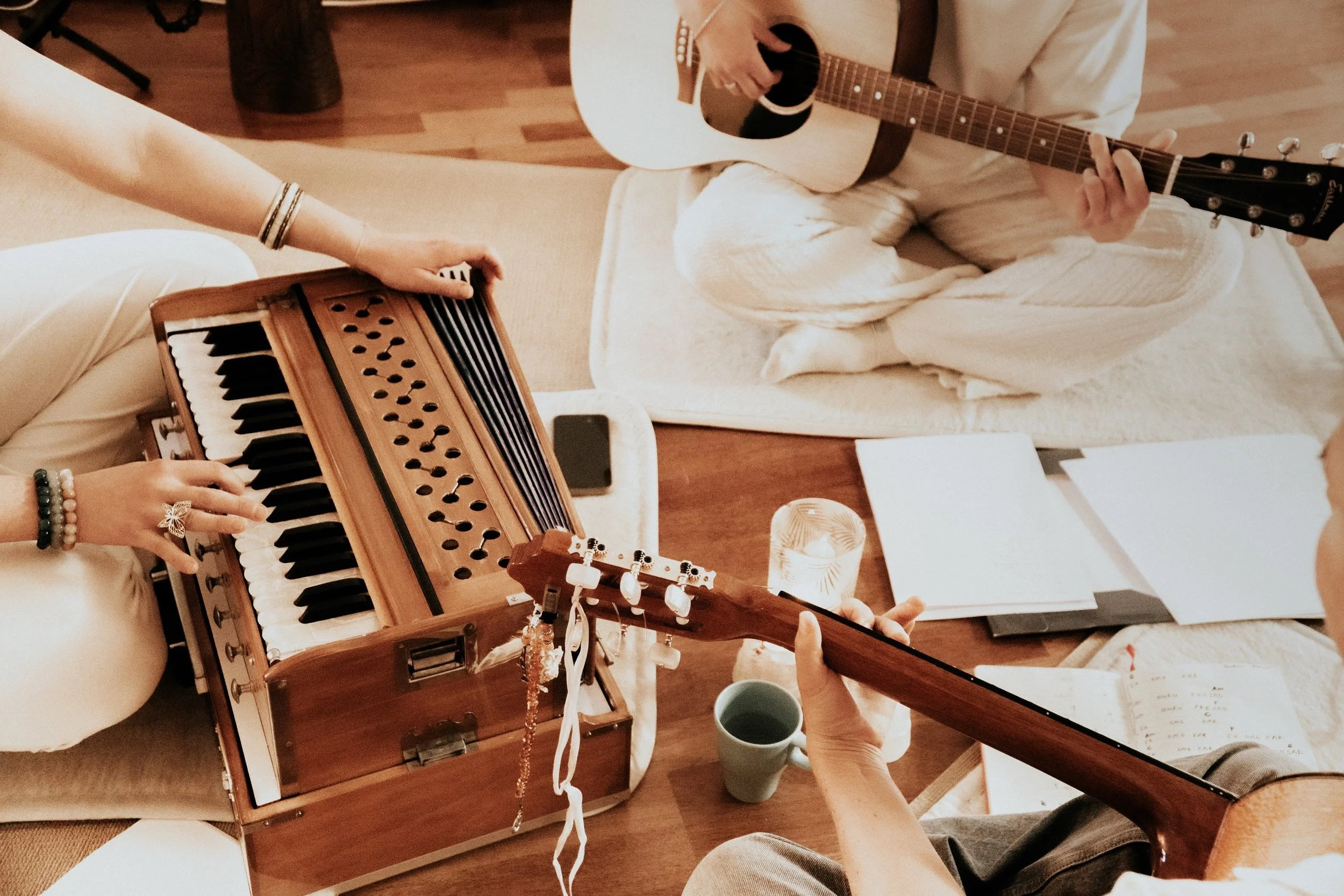 Some moments in this community are not planned.

Just music on the floor, tea going cold, voices and strings finding each other. This is what practice feels like from the inside. 🫀🧘🏻

This past weekend, a group from our community spent a few days 