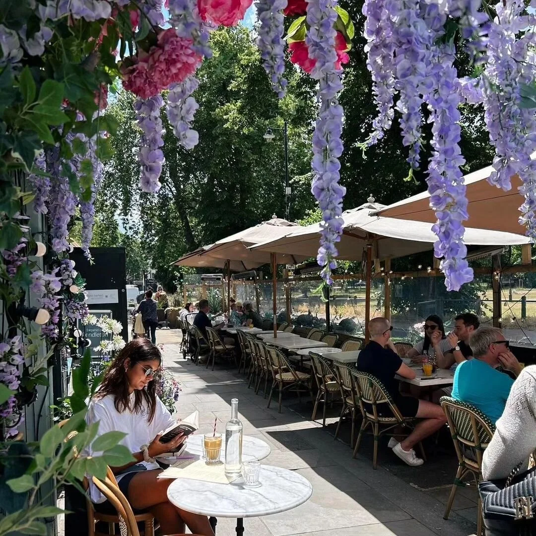 Tea in #london is always a treat if you're dining at @minnowclapham. Captivating interiors and Pinterest worthy food, how else would you want to spend a day in the city?

Just use the #wkndtrpapp to find the prettiest places to wine and dine.

#wkndt
