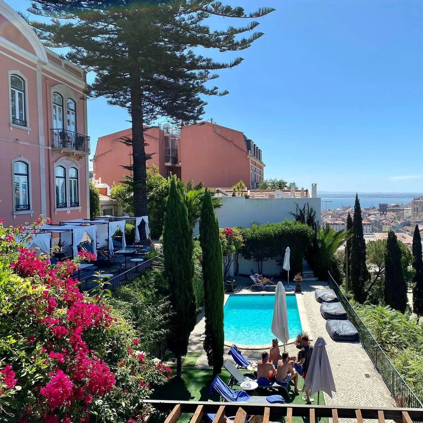 How to spend a fall weekend in Lisbon. 

Here are some of the #wkndtrp suggestions that you have to try when in the city. 

📍 Check in to @torelpalace_lisbon and lap in pure luxury right in the heart of the city. 
📷 @ab_bae_bae 

📍Enjoy a late lun