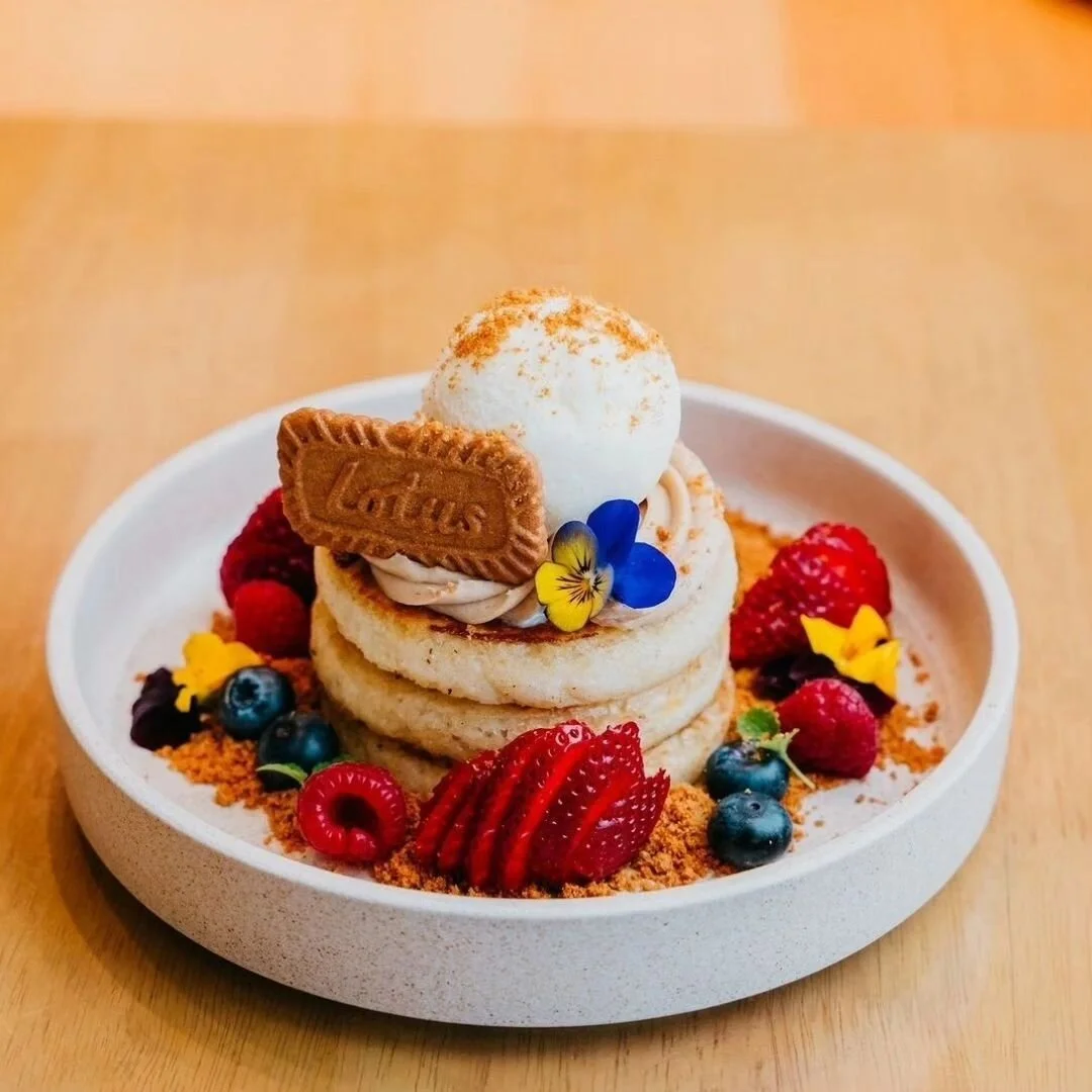 The cuisine at @urbanjunglesyd &nbsp;&nbsp;is a celebration of modern Australian flavors with a focus on fresh, locally-sourced ingredients. The restaurant's dedication to eco-friendly practices and its lush green interior make it a standout dining d