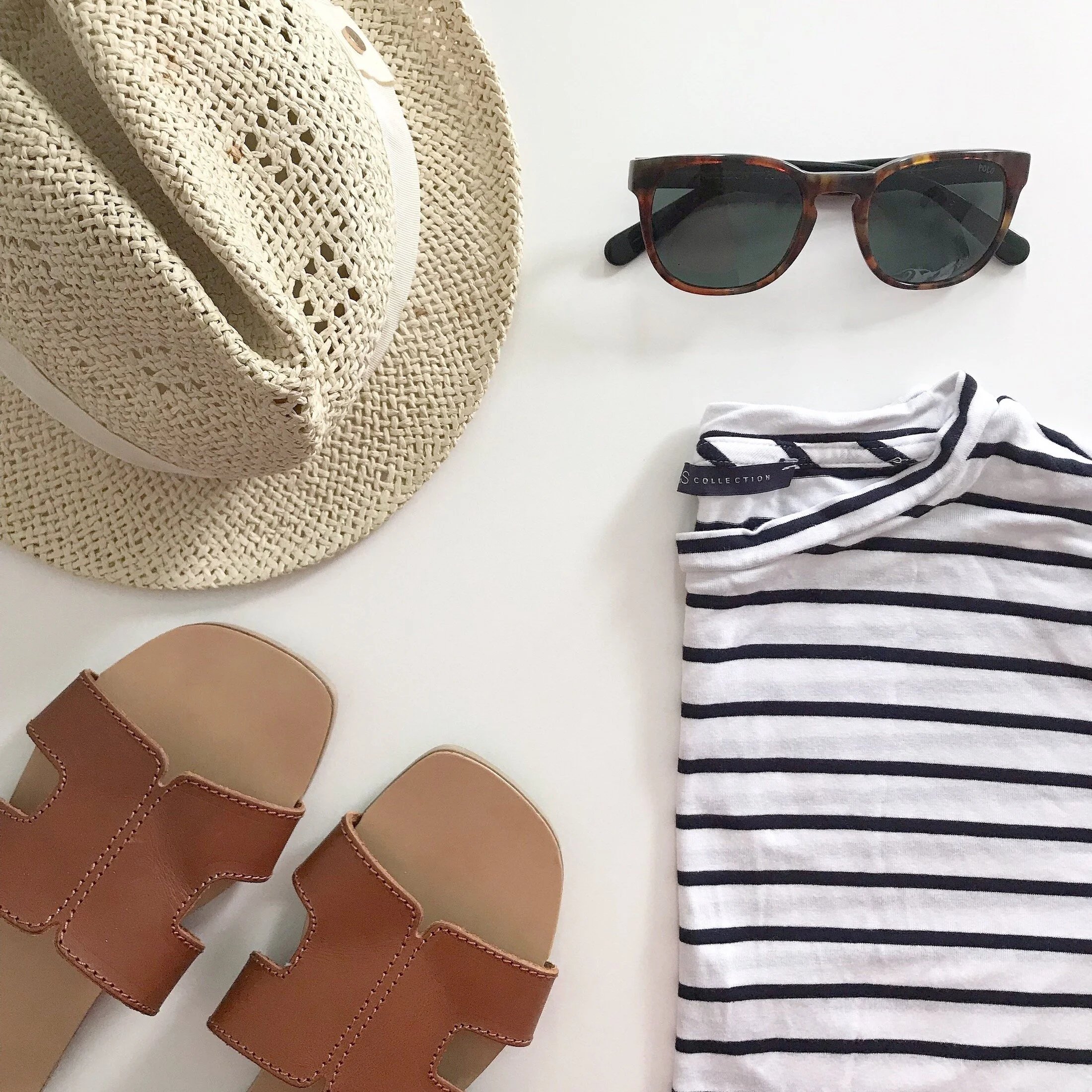 SpaceSimplified-holiday-clothes-flatlay.jpeg