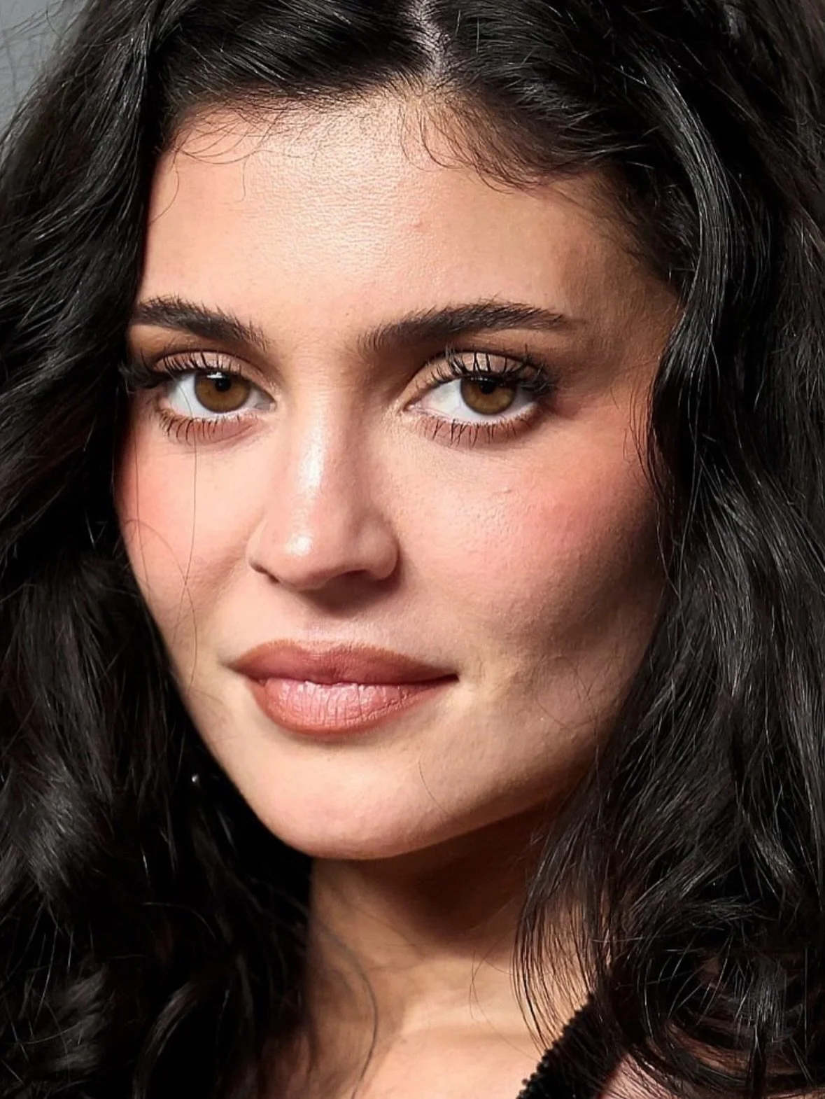 Unedited skin textures at the Oscars and they all look STUNNING. Just a reminder that what you&rsquo;re comparing yourself to online isn&rsquo;t real even the most beautiful people in the world have texture, lines and pores. 

Photos are from @vancit