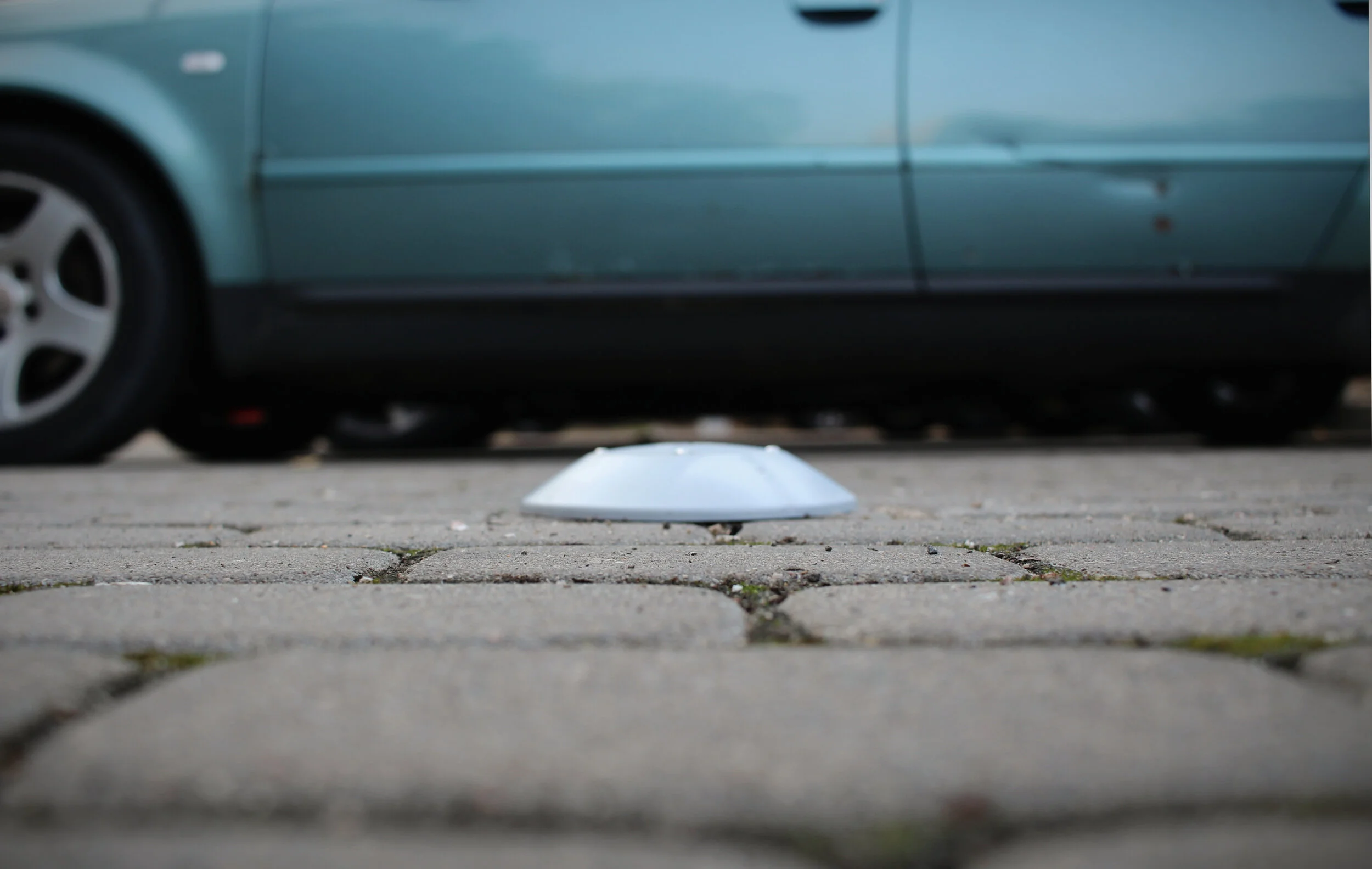 VEF inovāciju apkaimē testē viedos autostāvvietu sensorus 