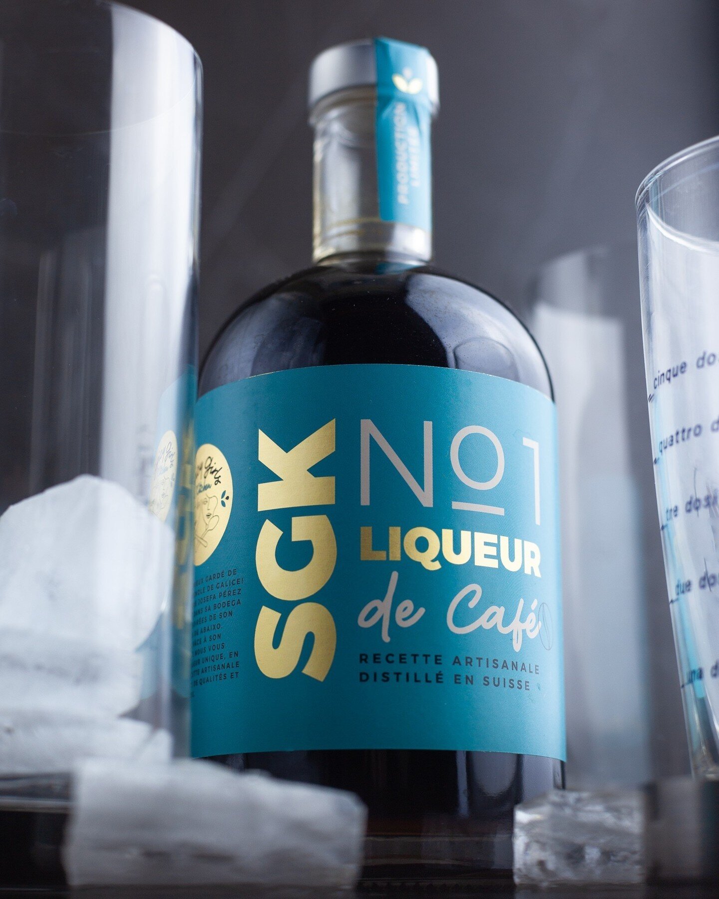 [FR] 🌟✨ Ambiance de Samedi Soir ! ✨🌟⁠
&Agrave; la recherche de l'ingr&eacute;dient parfait pour rehausser vos cocktails du samedi soir entre amis ? Ne cherchez plus ! Notre exquis liqueur de caf&eacute; est l&agrave; pour ajouter une touche de soph