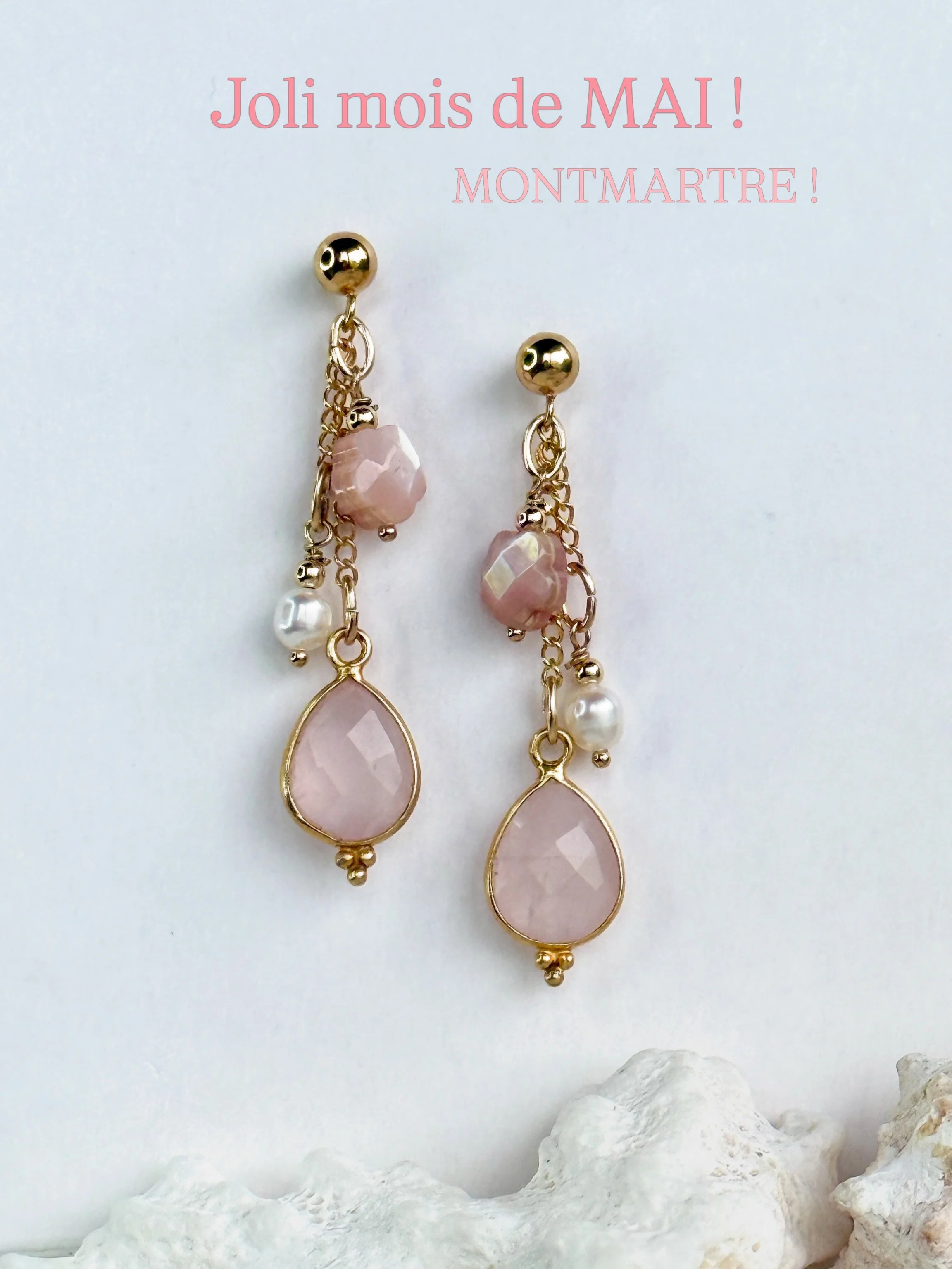 🌿 Un brin de muguet et beaucoup de po&eacute;sie...

Quoi de mieux que ce 1er mai pour fl&acirc;ner sur la butte ? 
Profitez de la douceur printani&egrave;re pour venir d&eacute;couvrir mes derni&egrave;res cr&eacute;ations dans un &eacute;crin de c