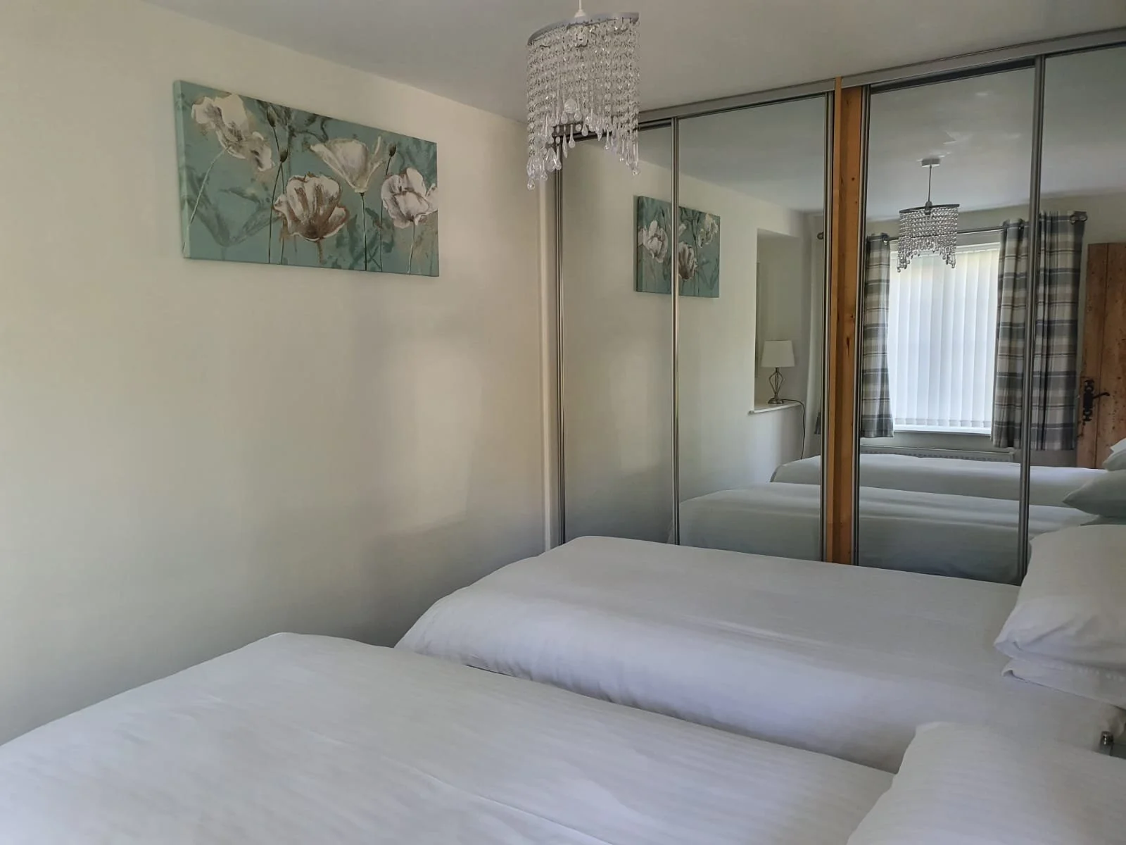 Twin room with fitted wardrobe