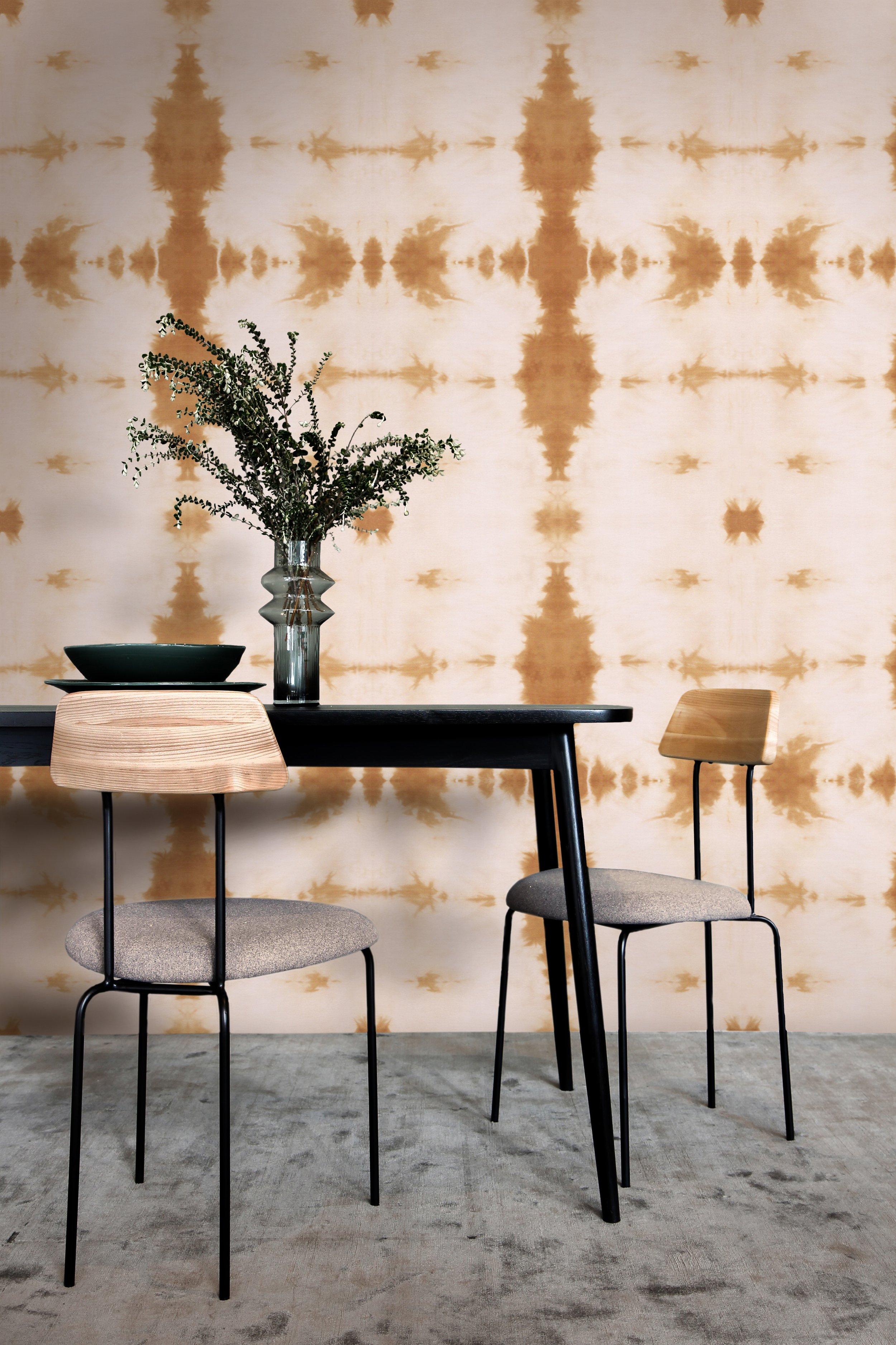 Tiger Eye with table and chairs.jpg