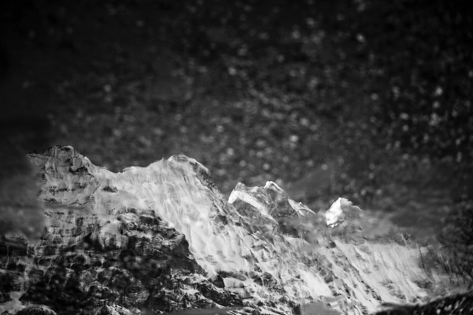 I have a friend, Francesca, and she loves glaciers.  She studies them and she is very good at it, and she talks about them with a lot of passion. 
Well, she talks with passion about everything, but mainly about them, the glaciers, her glaciers. 
Nowa