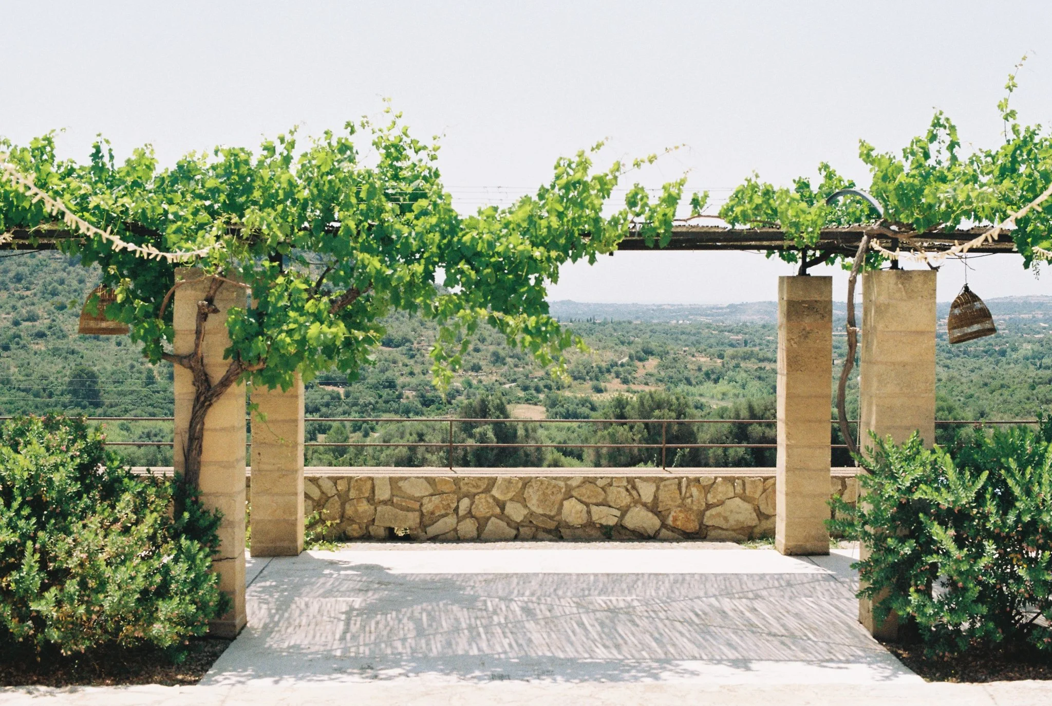 wedding-film-photographer-mallorca-ses-voltes-23R1-02082-028A.jpg