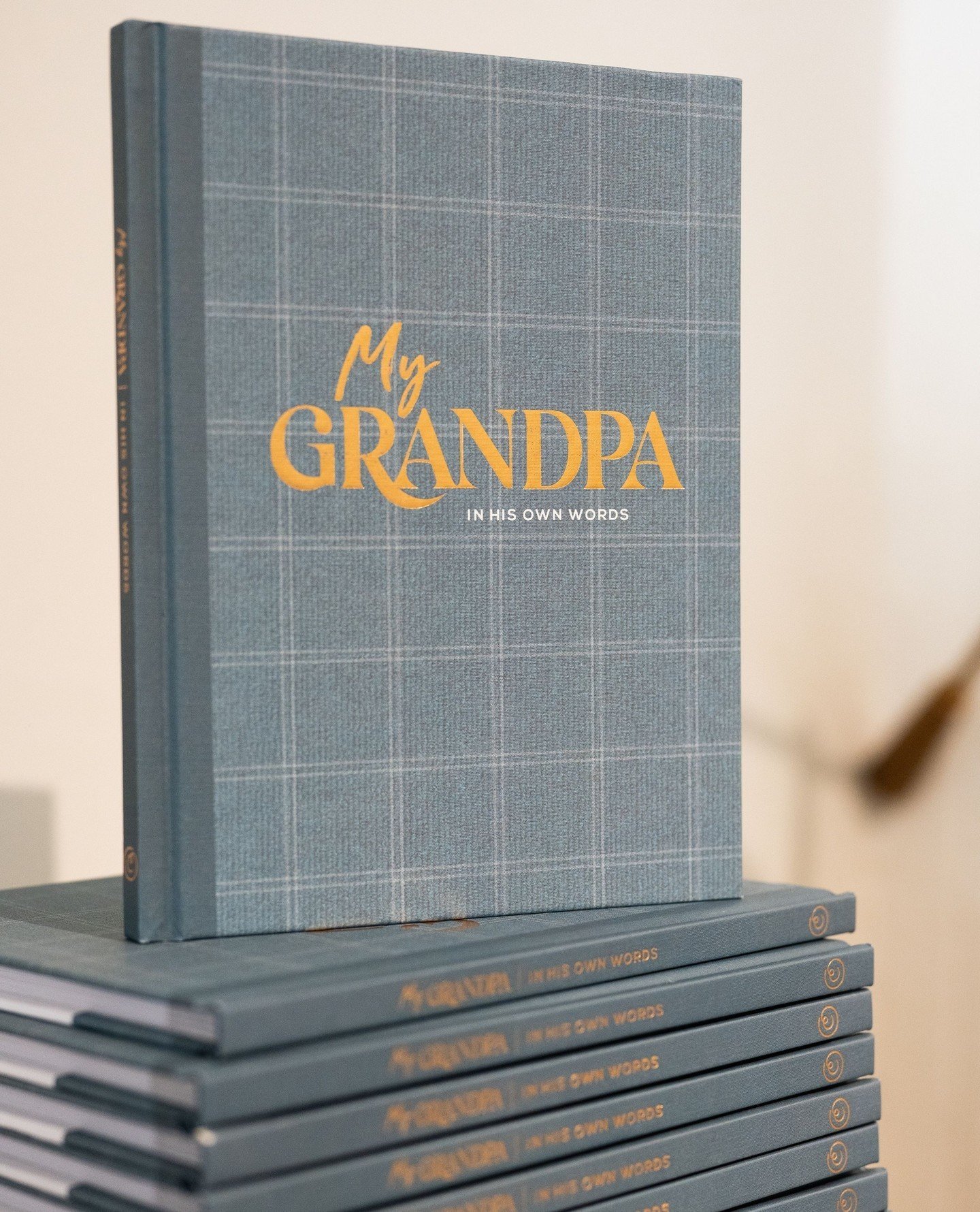 For the dad who's being promoted to grandpa this Father's Day!⁠
⁠
Celebrate his journey and create a keepsake that the whole family will treasure. Laugh together, listen to his tales, and honor his life with this special keepsake book. Once completed