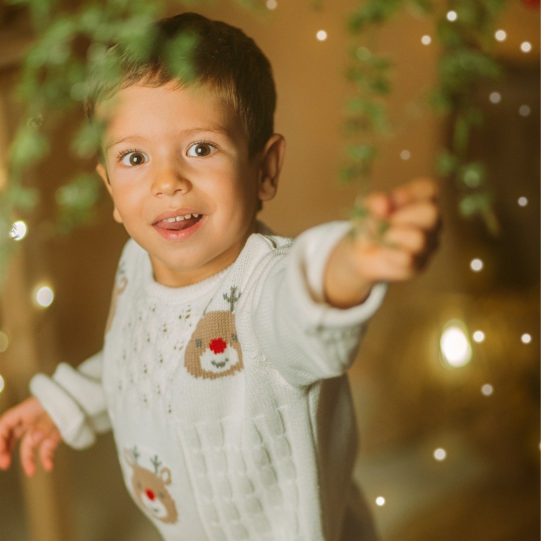 ✨ Nada tan bonito como la magia de la Navidad ✨

Es ese tiempo del a&ntilde;o donde todo brilla m&aacute;s, la alegr&iacute;a lo ilumina todo, y los momentos se vuelven inolvidables. 🎄❤️

Compartir con quienes m&aacute;s quieres no tiene precio. Y t