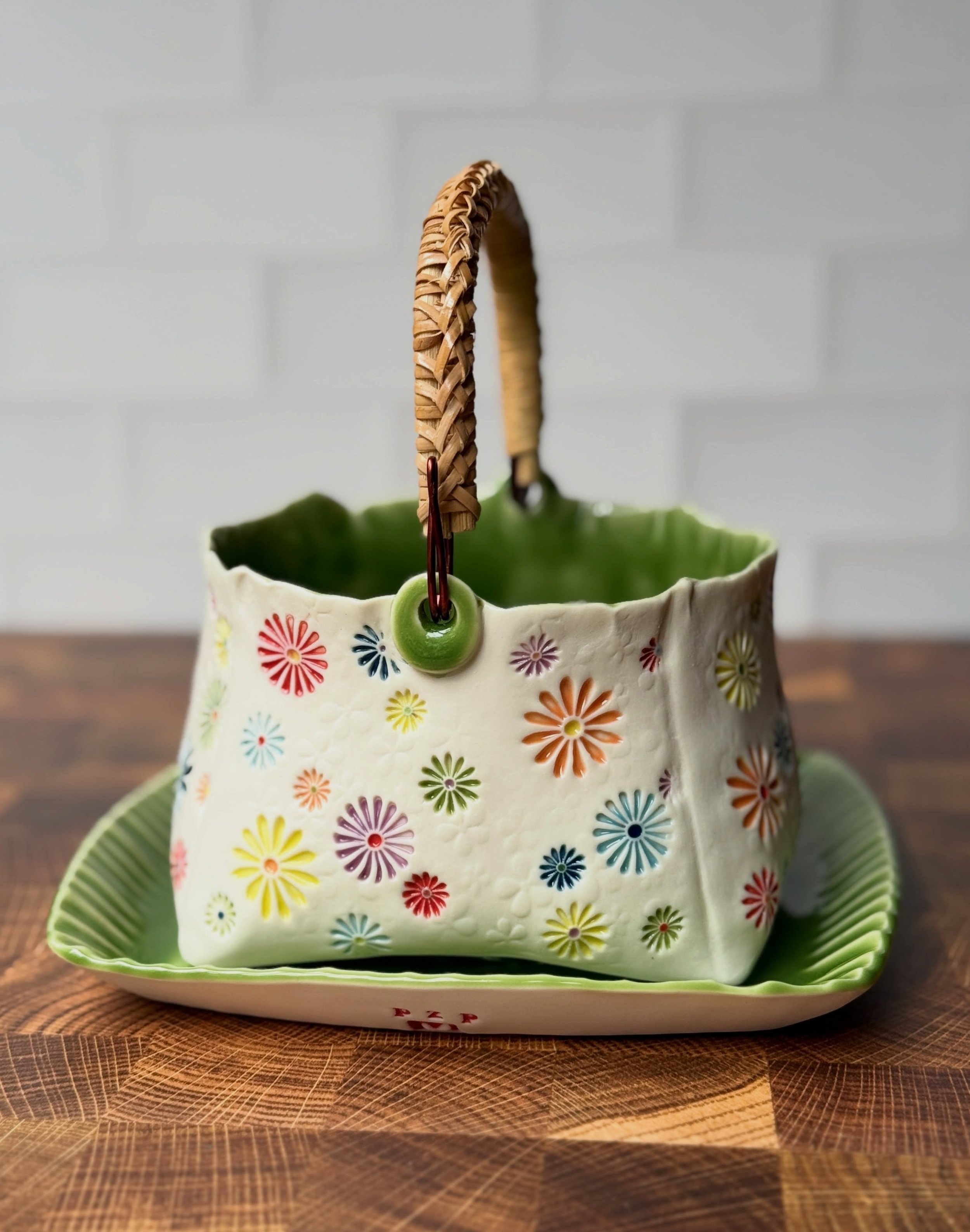 I love making berry bowls!  The design for these originated from a @potterymakingillustrated article by the amazing @amysanderspottery 
I made some modifications, of course, to make the aesthetic my own. I decided to use bamboo teapot handles because