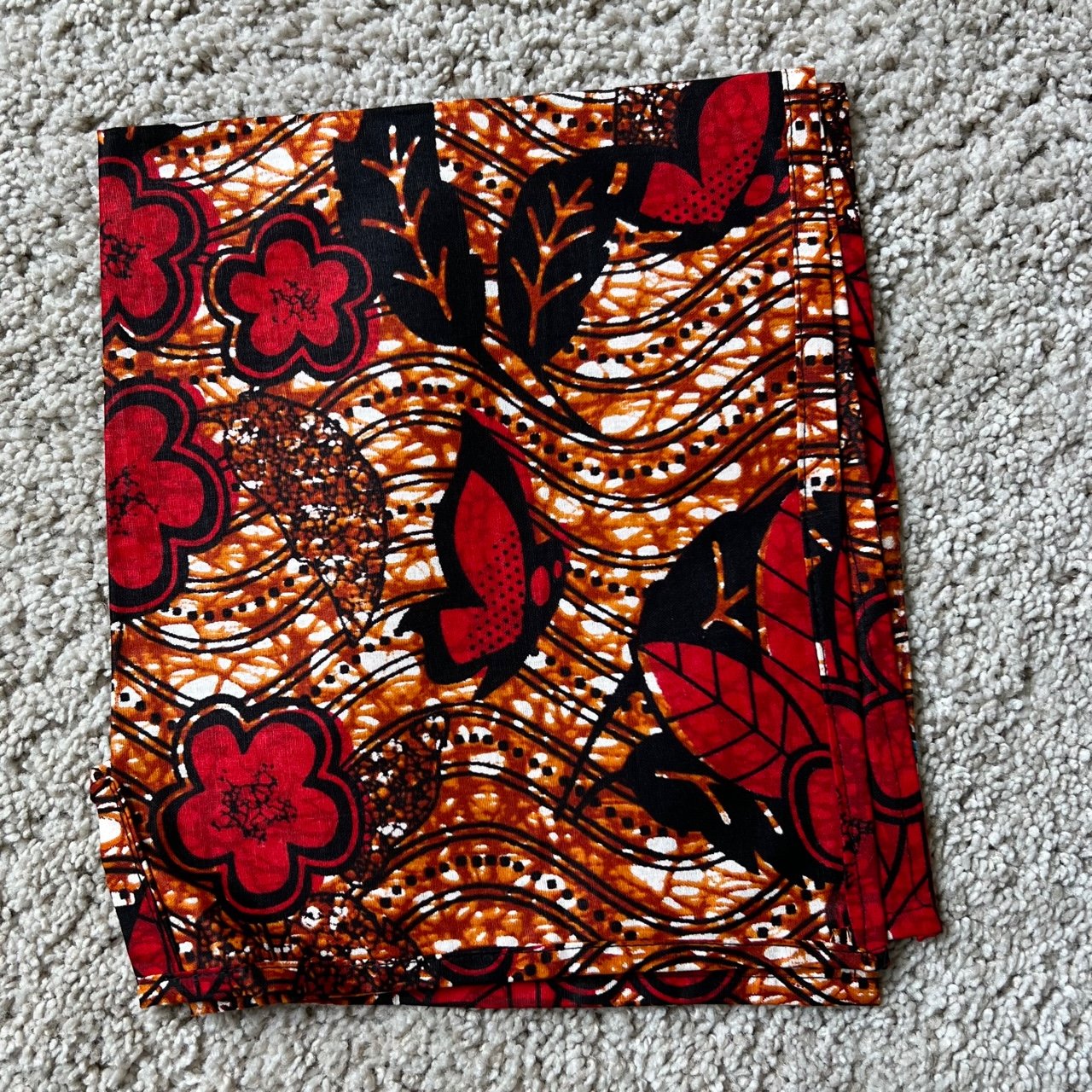Brown and red Kitenge dish cloth; size 44x52cm.
Price €5