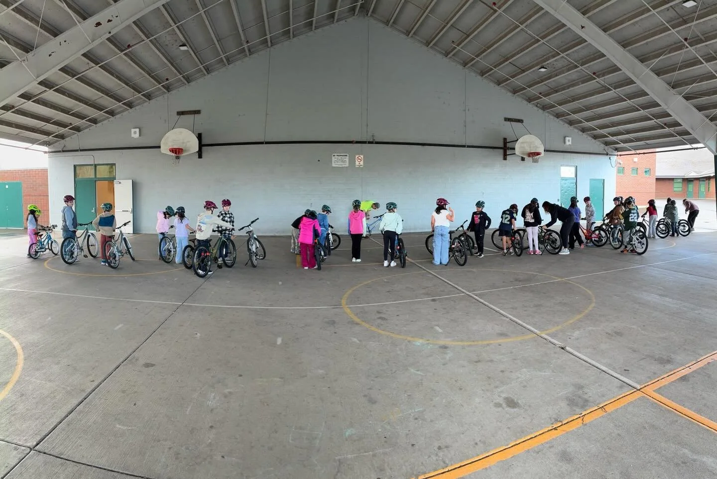 Our current Learn-to-Ride school has been such a success that our PE teacher decided to add Bicycle Safety Education for 3rd grade! We feel super lucky to have multiple programs at one school ✨

&iexcl;Nuestra escuela actual del programa aprender a m