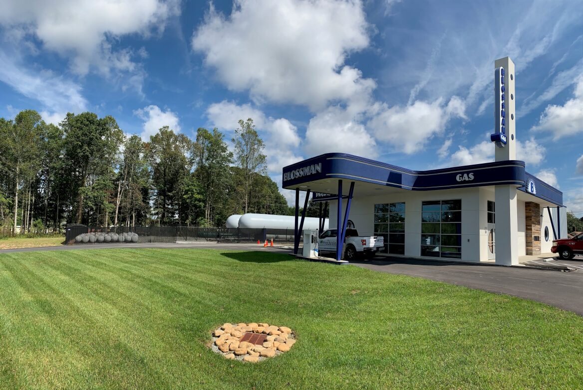Outside_Image_of_Hendersonville_Store_Front_with_Alliance_AutoGas_Truck_in_Front-1168x782.jpg