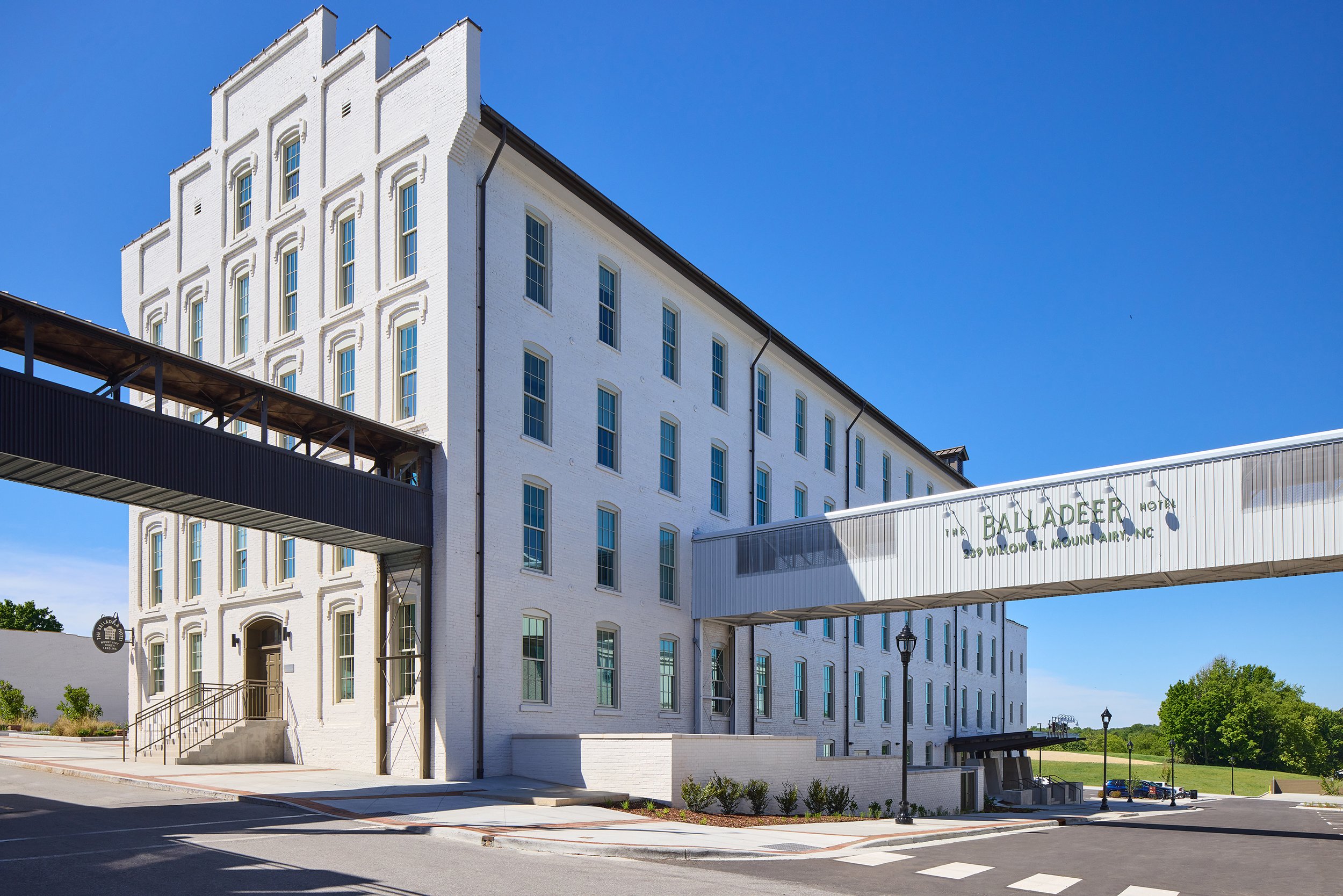 TX_GSOMB_Exterior_Sky_Bridge_small.jpg