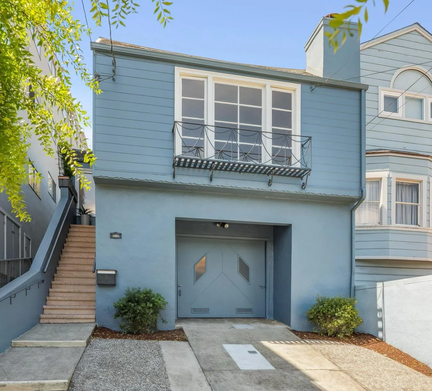 #JustListed! This spacious Inner Sunset 1 bedroom / 1 bathroom home blends classic San Francisco charm with true city convenience! 

Listed for $995,000

OPEN HOUSE:
Thursday 9/4 5-6pm
Saturday 9/6 2-4pm
Sunday 9/7 11-1pm 

Innersunsetgem.com for mor