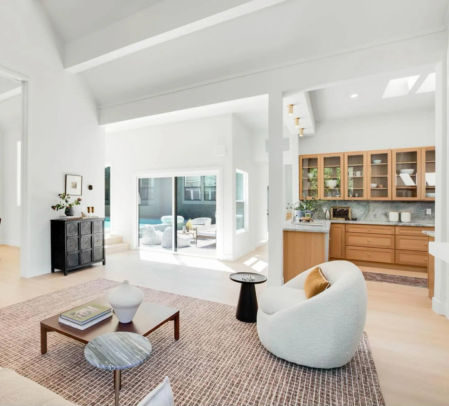 #JustListed this incredible home in Pacheco Valley, Novato - 4 bedroom / 3.5 Bathroom / 2,980 sqft remodeled home among lush Redwoods with gorgeous natural light throughout. Pool and hot tub too! 

$1.795m

Co-Listed with @jessharo 

71pachecocreek.c