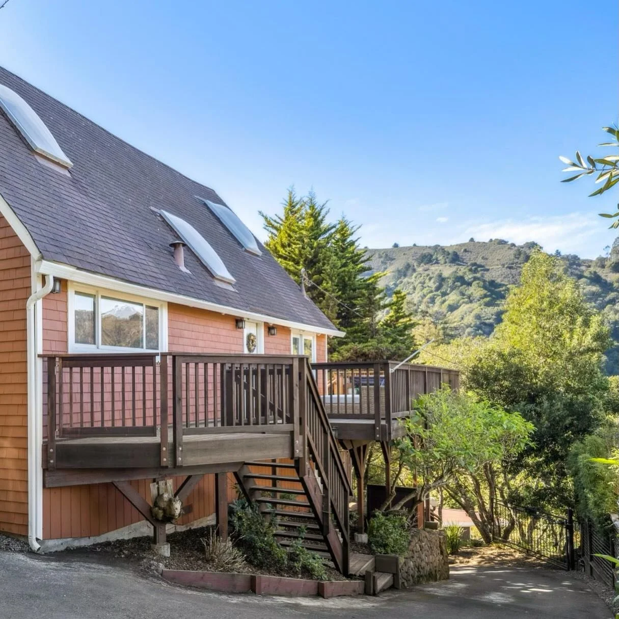 Just closed on this #TamValley beaut which sold in multiple offers with only 1 day on the market.
Co-Listed with my gal Chelsea Lindman @makemarinyourhome 

#SellerRepresented

Michela Rizzo McCurdy | Compass | DRE# 01974228