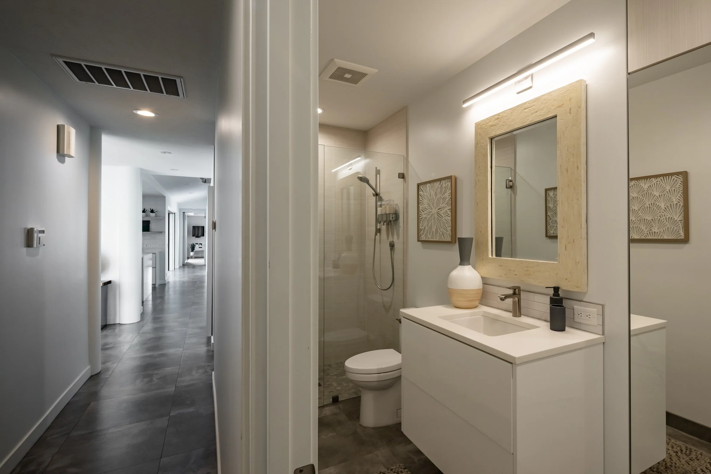 Hallway bathroom-39.jpg