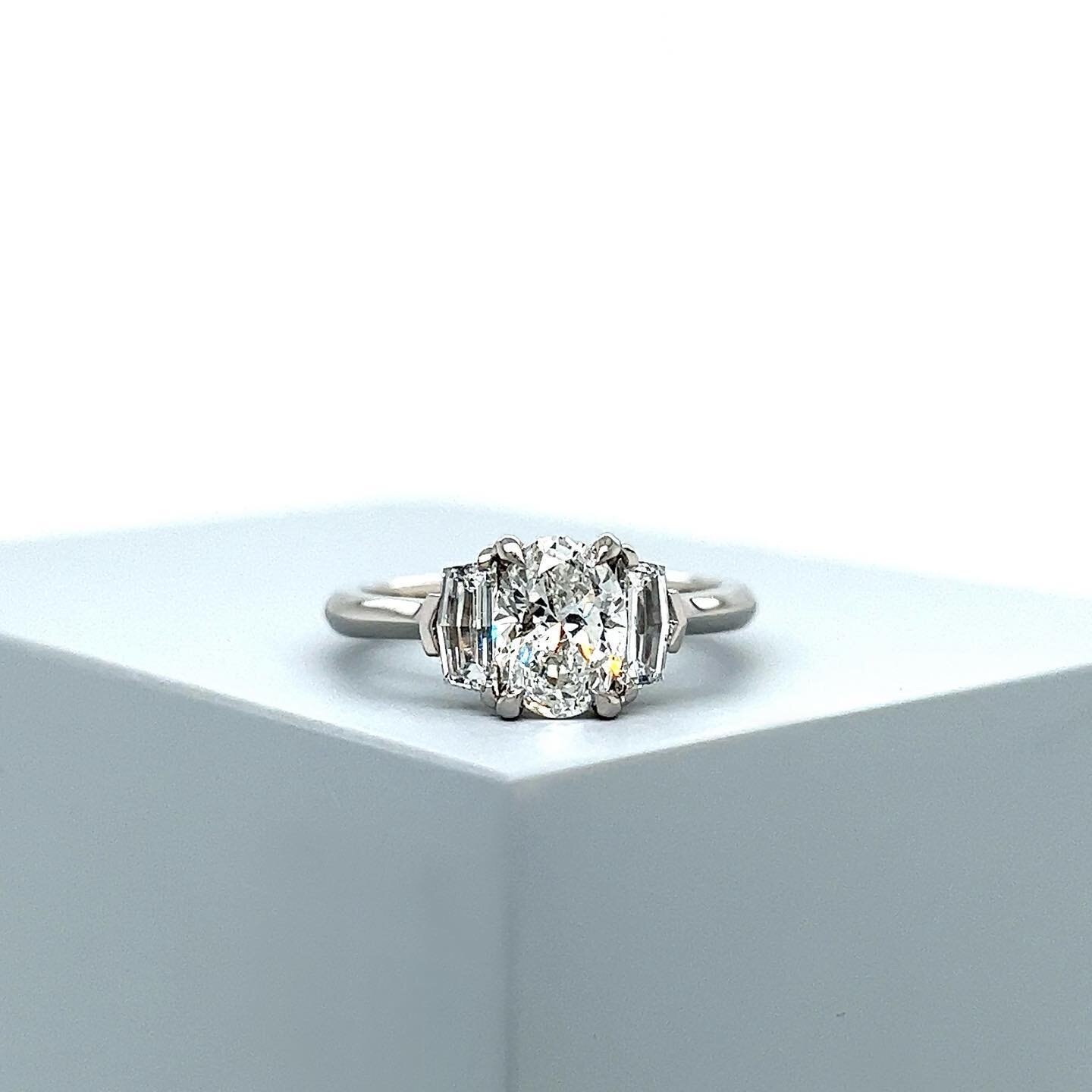 AMOUR CONTRAST&Eacute; 🤍
&bull;
[ contrasting love ]
&bull;
This was a truly fun and unique piece to bring to life! The combination of the Oval diamond in the centre, contrasted with the Cadillac diamonds either side is a winner for me! 😍
&bull;
Th