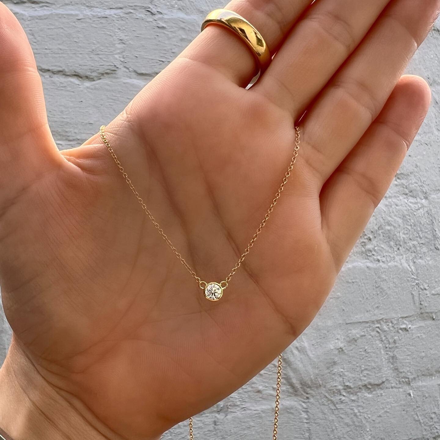 DIAMANT NU 💎
&bull;
[ Naked Diamond ]
&bull;
This necklace was commissioned for a client recently for a special birthday present, and now I&rsquo;m thinking I absolutely need one 😉
&bull;
The necklace features a fine 18ct yellow gold chain, adjusta