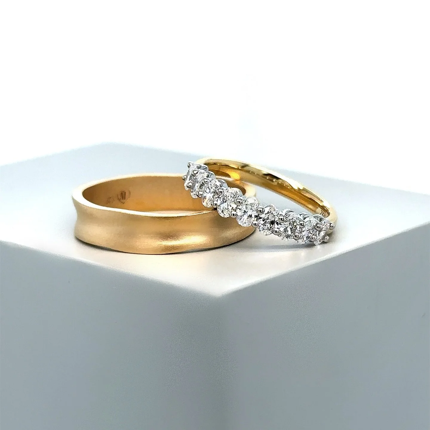 GOLDEN GLAMOUR 🤍
&bull;
Congratulations to our recently married couple, Pat &amp; Paris! 🥂
&bull;
These rings were so much fun to bring to life. Pat opted for an organic style wedding band with a soft matte finish while Paris chose Oval cut diamond