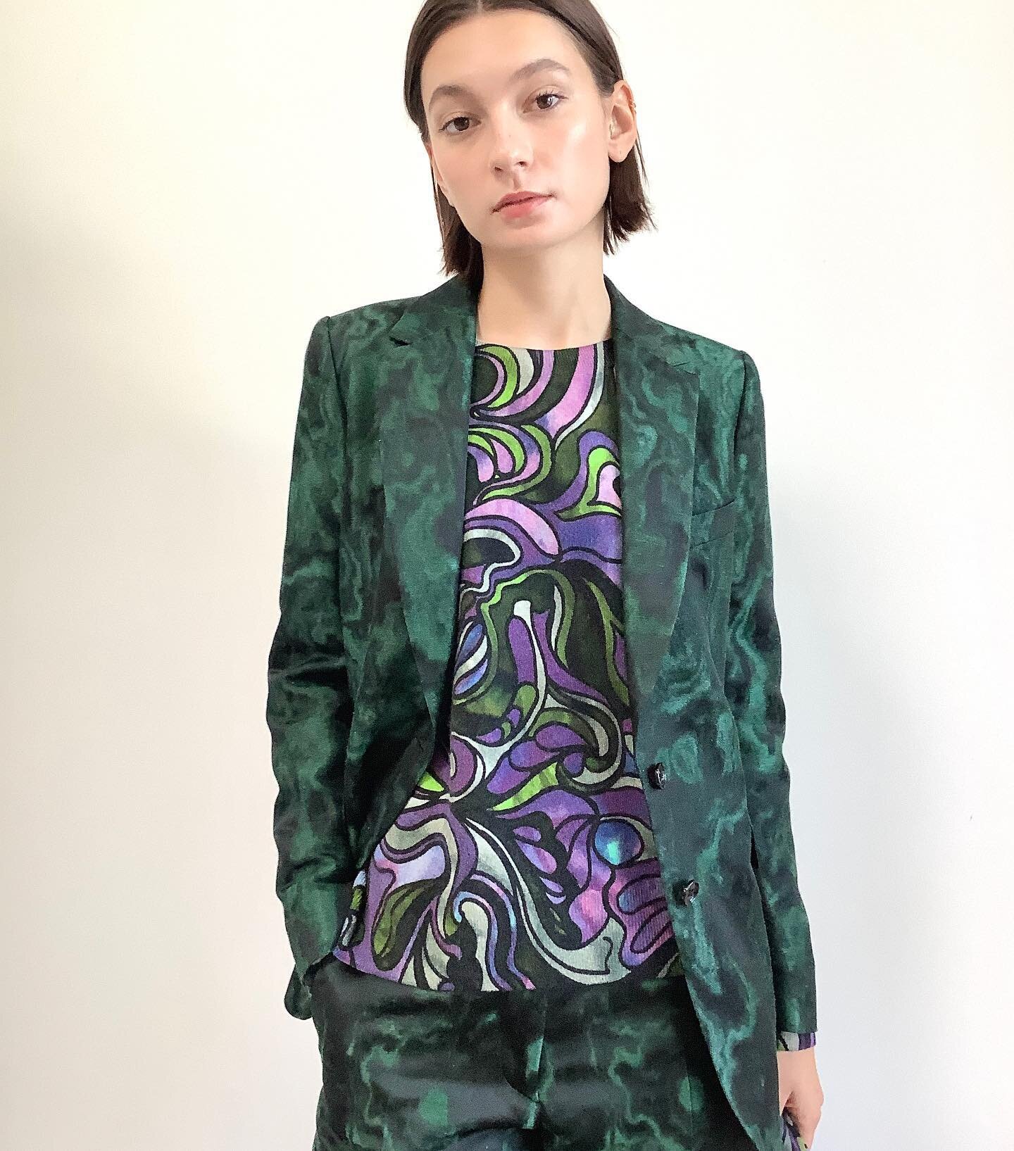 Green Goddess #driesvannoten #newcollection #suits #dresses #skirts #platform #sandals #handbags #leatherjacket #greenwithenvy 💚