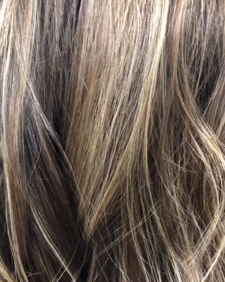 ⭐️Welcome to the bright side⭐️
 Swipe to see the before! 

My guest had natural brown hair and we lifted her hair to a beautiful Natural blonde. 

#blondebalayage #blonde #redken #oneloudounva #oneloudounhairsalons #oneloudounhairstylist #ashburnhair