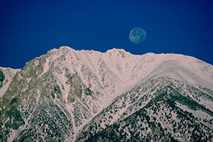 moon-set-on-mt-tom.jpg