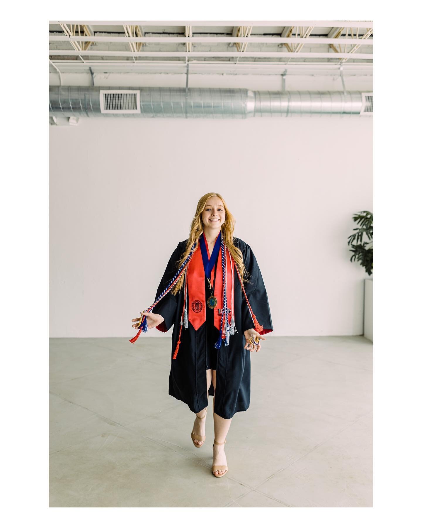 Walking into the weekend like&hellip;🚶&zwj;♀️
Grads, it&rsquo;s almost time! You&rsquo;re almost there!!

If you&rsquo;re a senior who will graduate in the summer I&rsquo;d love to celebrate all of your hard work and photograph your senior session!
