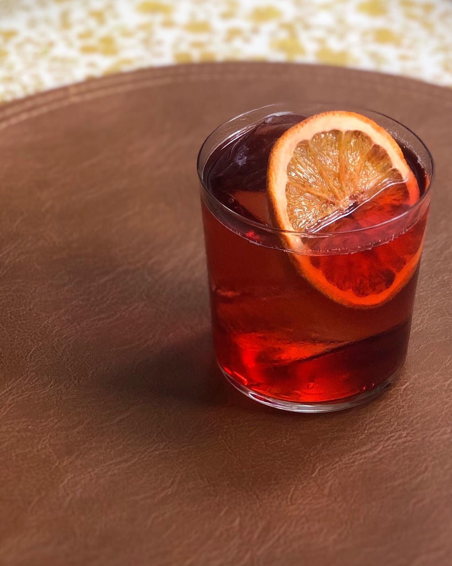 Its Spritz Sunday! Today we&rsquo;re going with a classic: The Negroni Sbagliato. 

ICYMI check out our Aperitivo Series on Campari in our highlights! Recipe for this one on our story! 

#spritz #campari #vermouth #notgin #bubbles #sbagliato #negroni