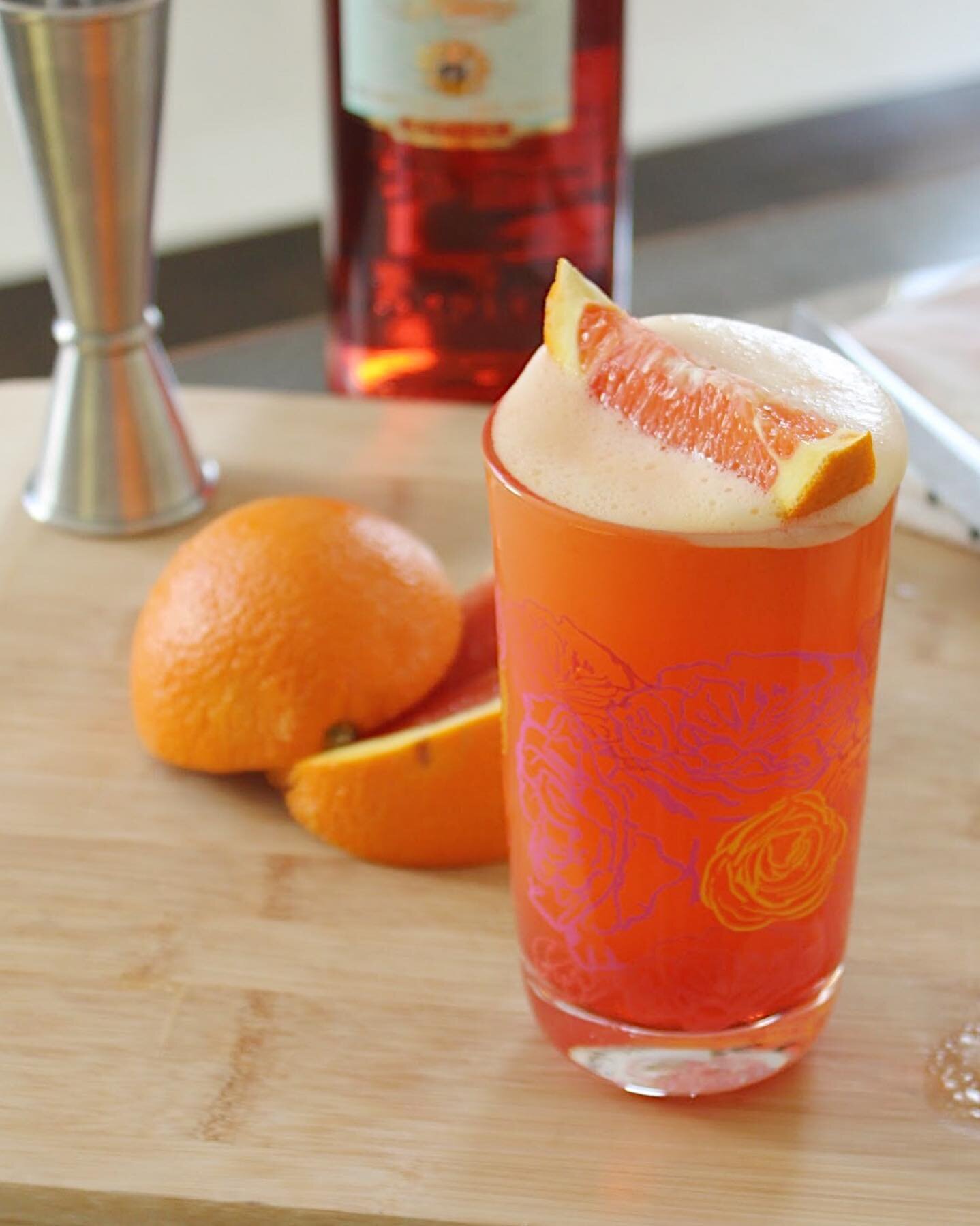 The Garibaldi. AKA Campari and OJ. 

Step aside mimosas&hellip;we&rsquo;re drinking Garibaldis at brunch. Like the Garibaldi at one of our favorite places to spritz in NYC, @dantenewyorkcity , we make our OJ fluffy!

Link in bio. 🧡🍊

#campari #camp