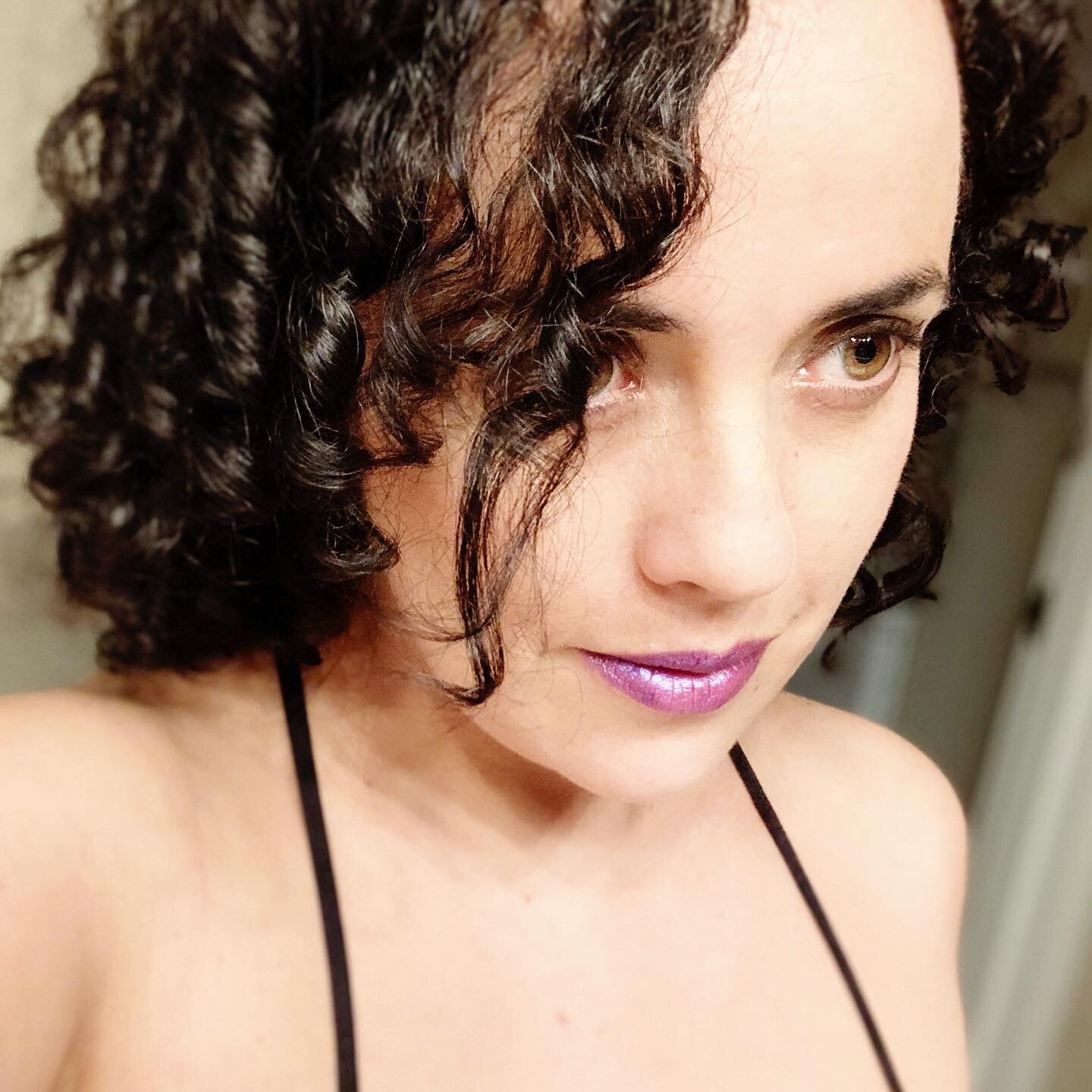 Si, amo mis crespos 🙌🏻 revolución post cuarentena 😬  #naturallyborncurly #naturalhair . #postquarantine  #loveyourself &bull; Loving my curly nature, the good things after the lock-down. 🌈