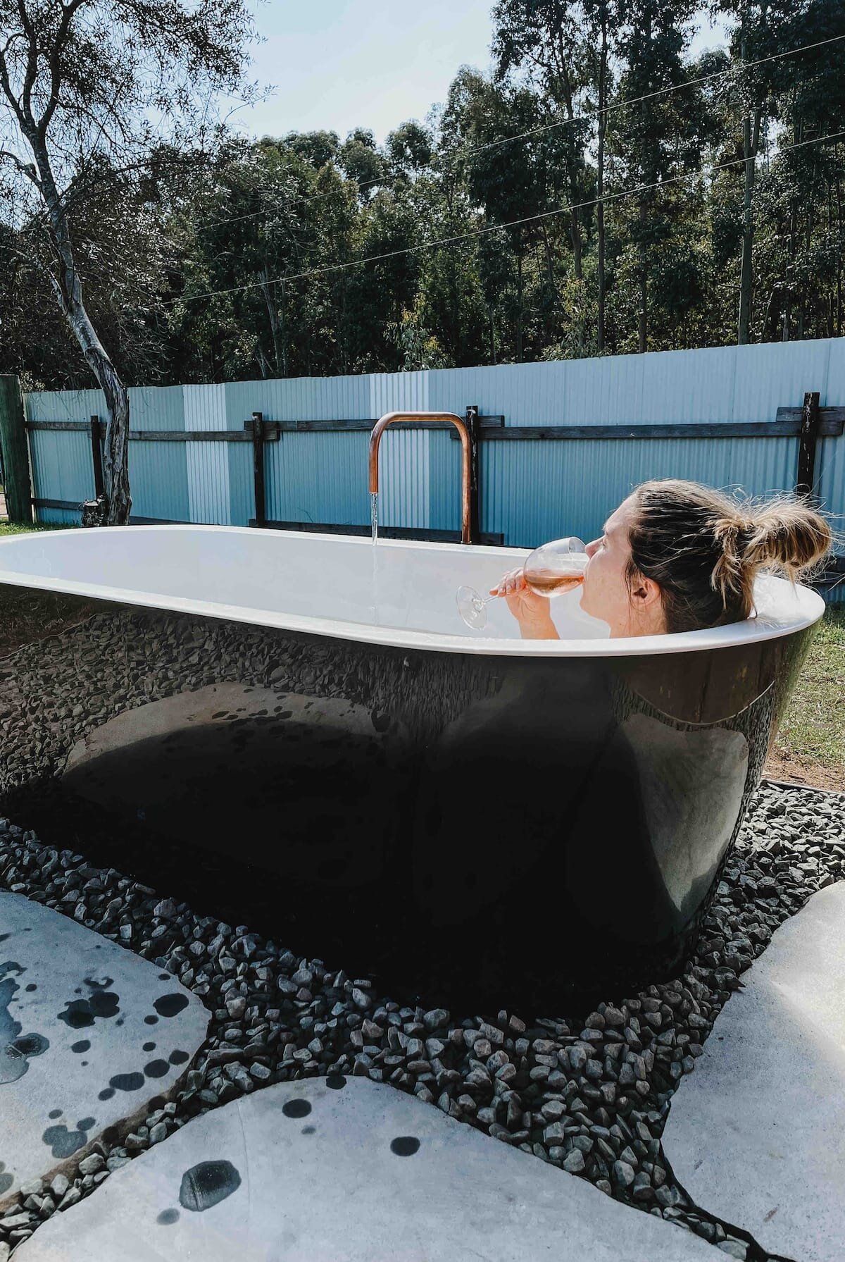 Millarsbythelake-outdoor-bath.jpeg