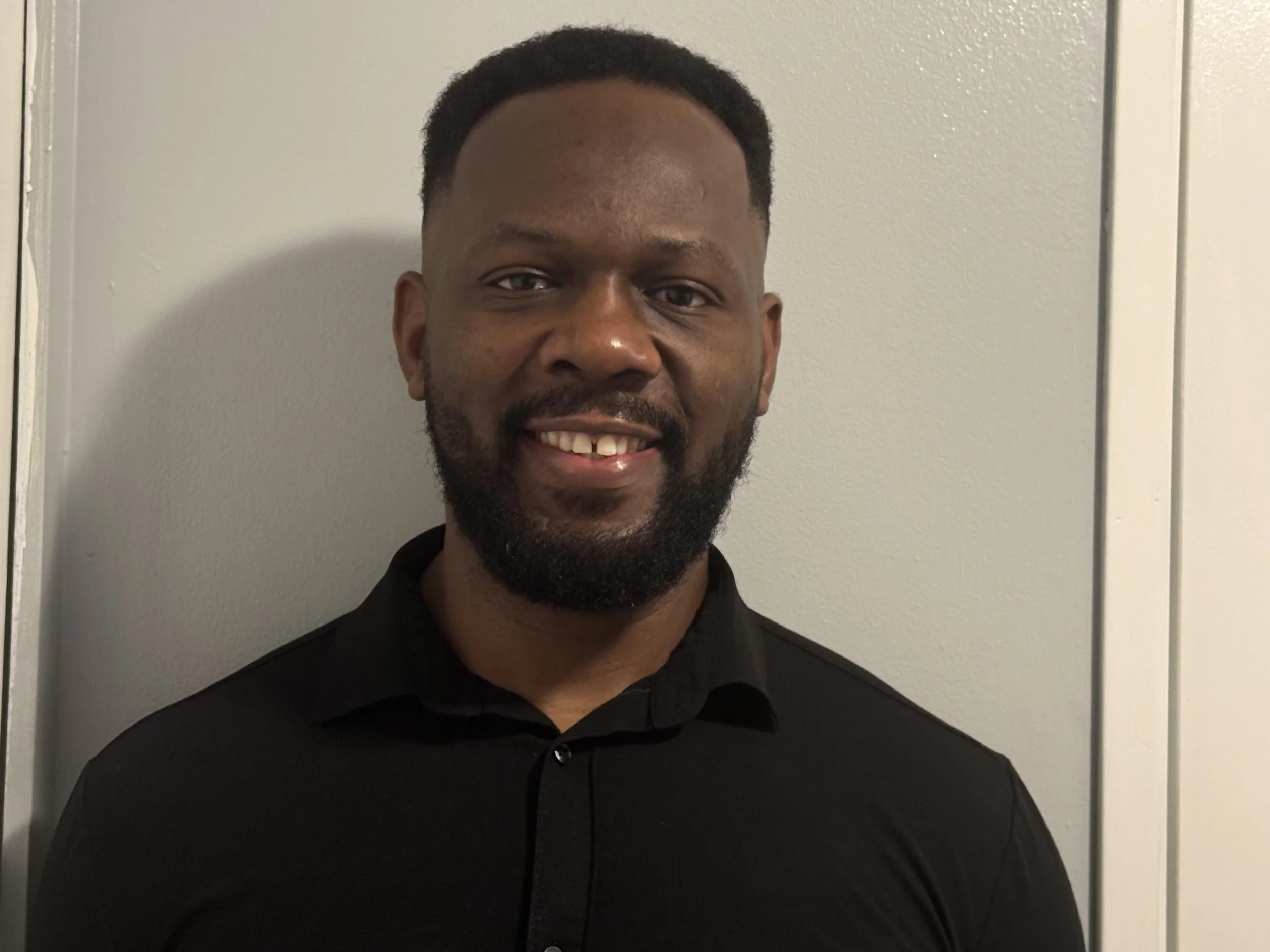 Izu Nwoba (he/him) - Physiotherapist