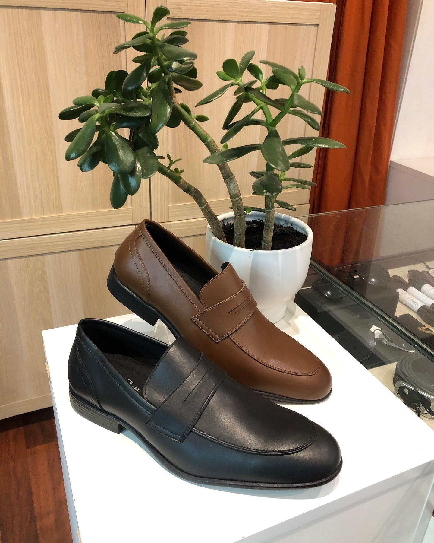 Introducing two new elegant men's styles - the Jean-Luc loafers and the Adrian oxford shoes.

These shoes embody sophistication while staying true to our commitment to style, ethics, and sustainability. Both pairs feature cushioned insoles and flexib