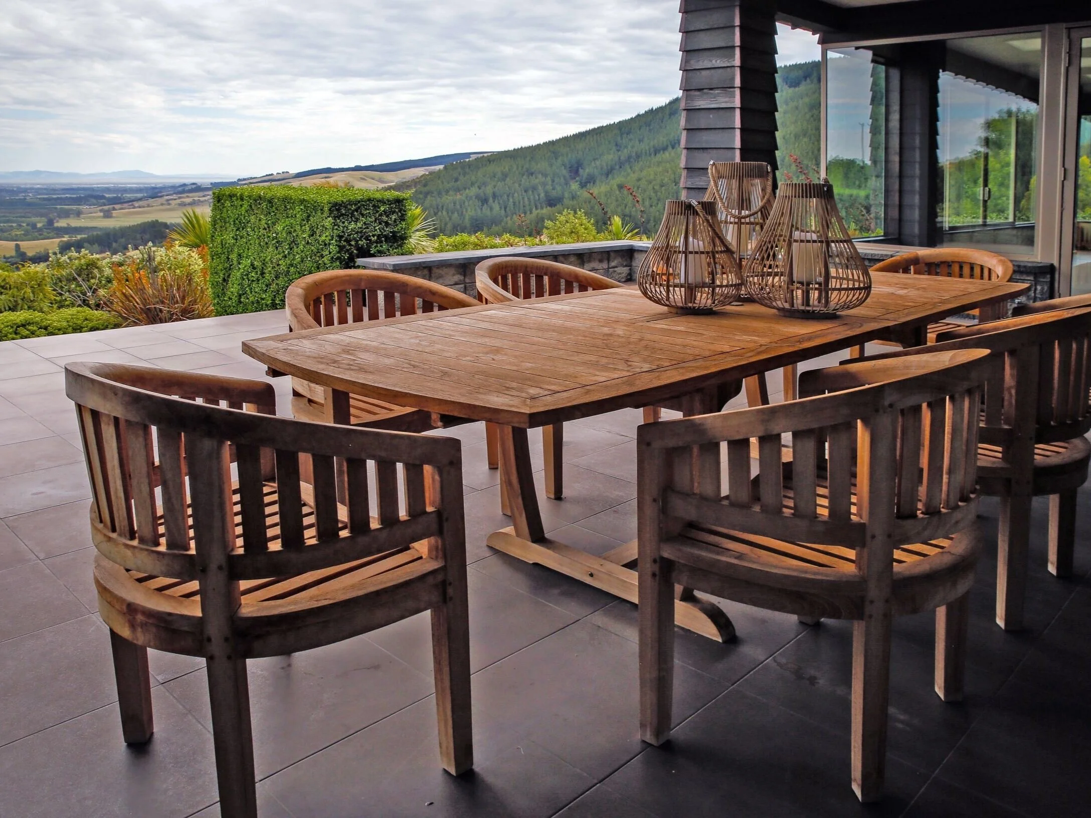 Waipuna Estate  Wow your guests when you have your next corporate event at Waipuna. Set in the hills of Tai Tapu overlooking the Canterbury Plains with views stretching to the Southern Alps, Waipuna offers a unique location to host a variety of events – from corporate workshops and launch parties to seminars and conferences.   Capacity  80