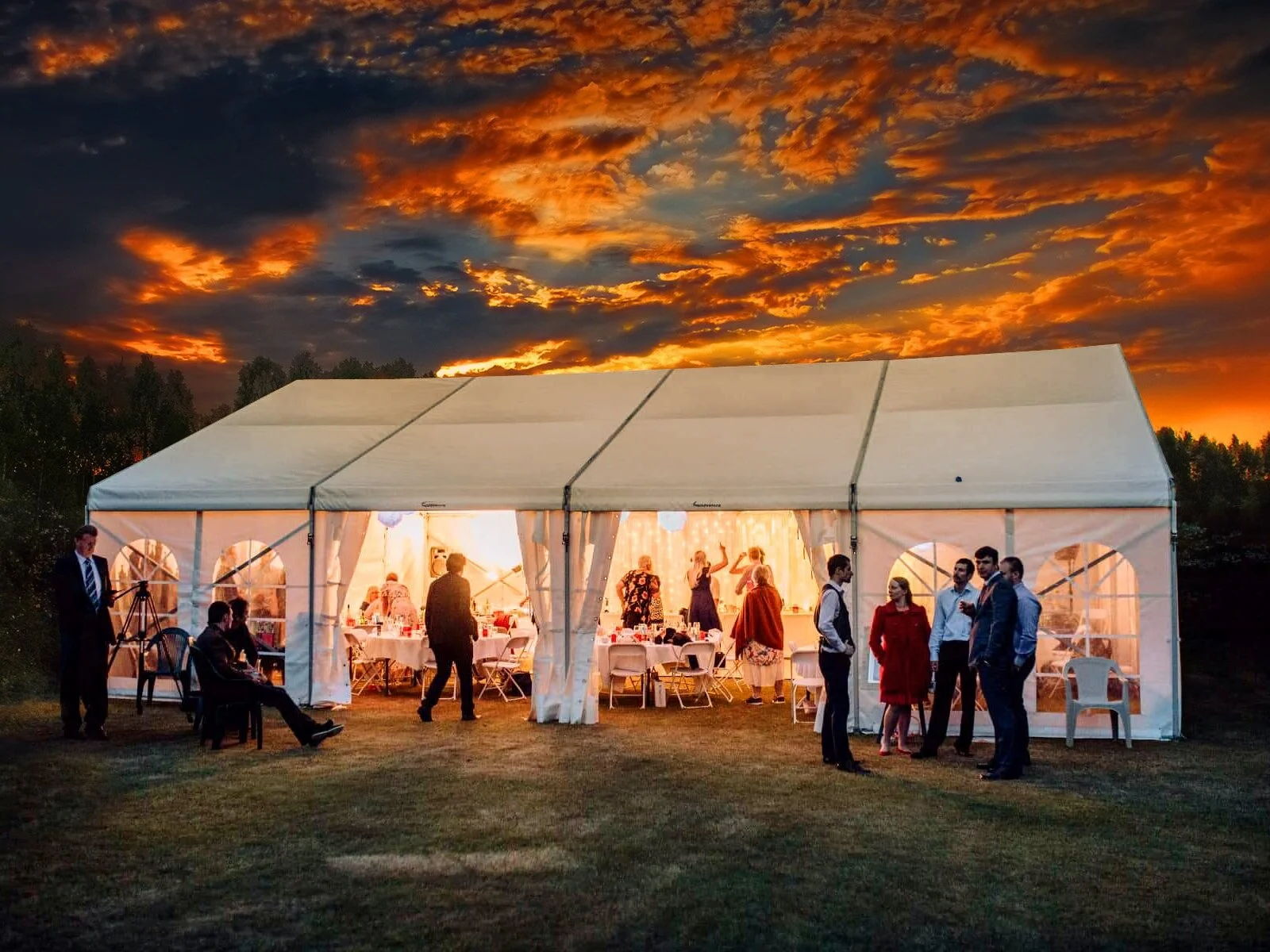 Happy Hire  Happyhire’s ethos is simple – provide customers with the best quality hire products on the market for the best prices. Match this with an unrivalled level of customer service and dedication to our clients and Happyhire provide all the ingredients and direction for exceptional events and unforgettable experiences. Happyhire’s enthusiasm for events is infectious and the team are renowned for going the extra mile to make our customers event both stress free and under budget.