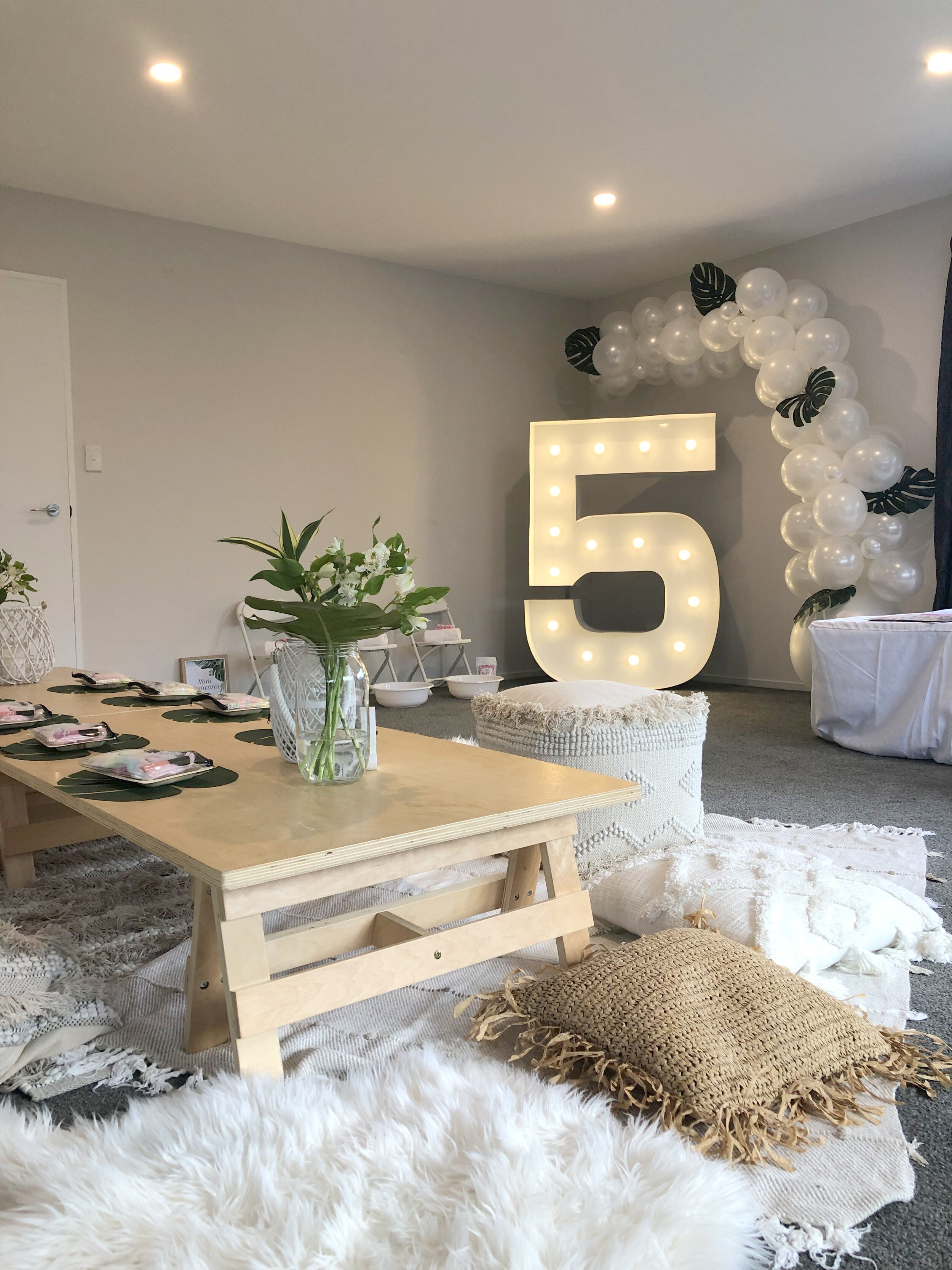 GIrls - Annie Fleming.jpg