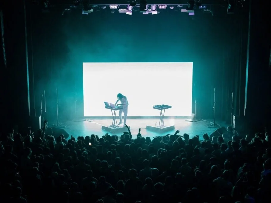 Haere-Roa  Our brand new state of the art venue has many different rooms and break out spaces to fit every different kind of event, gig or conference you may have dreamed of. We have a skilled team of professionals on site and can make anything you may be envisioning come true. This means you are free to dream big, and we will take care of the rest. OnCampus catering can help with all your catering needs. From supplying breakfast, morning tea, or lunch for your conference to creating a bespoke menu for your corporate or wedding dinner we can do it all.    Capacity  1000